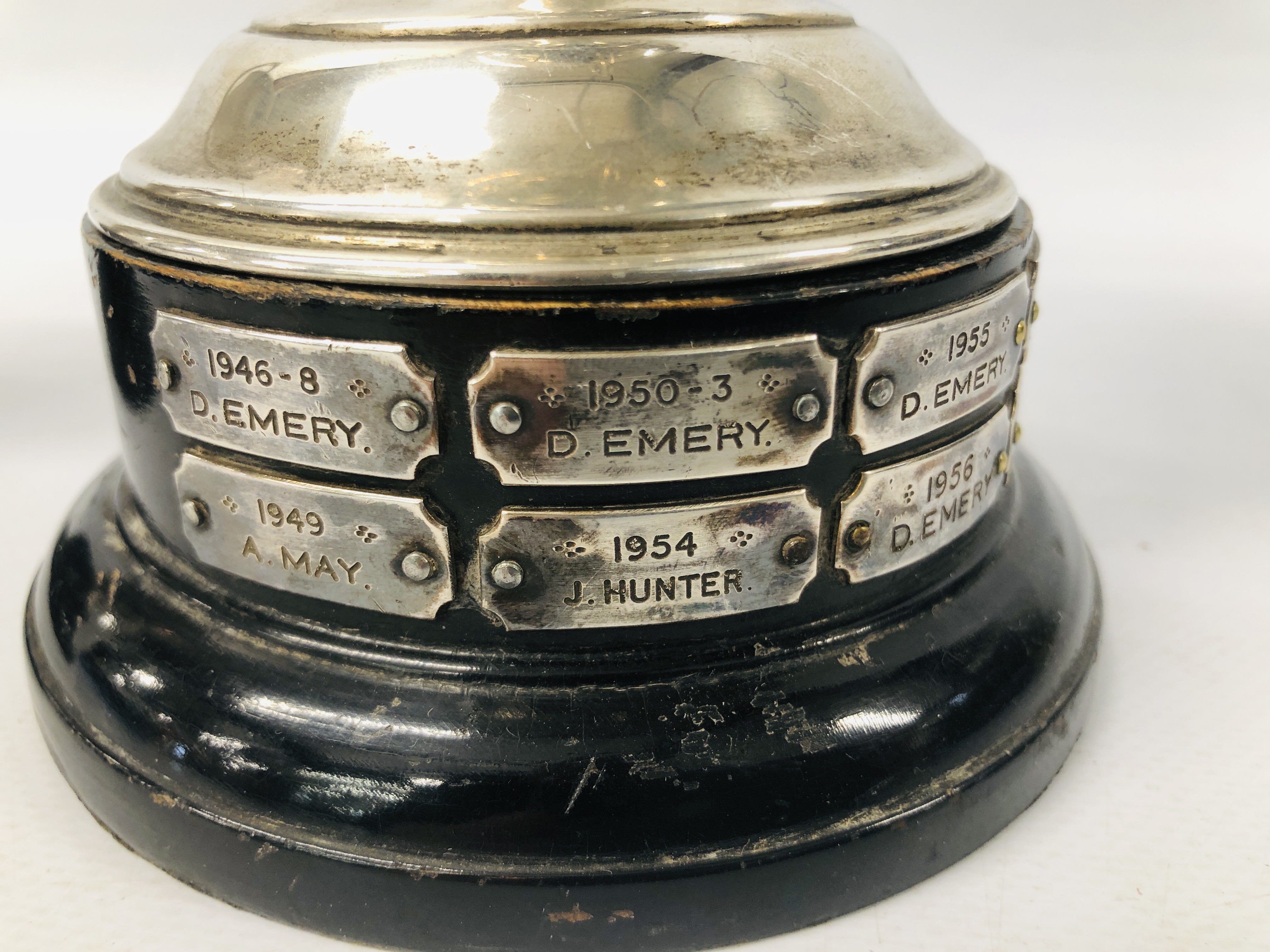 AN ANTIQUE TWO HANDLED SILVER PRESENTATION CUP BEARING INSCRIPTION RELATING TO THE PLATOON - Image 3 of 14