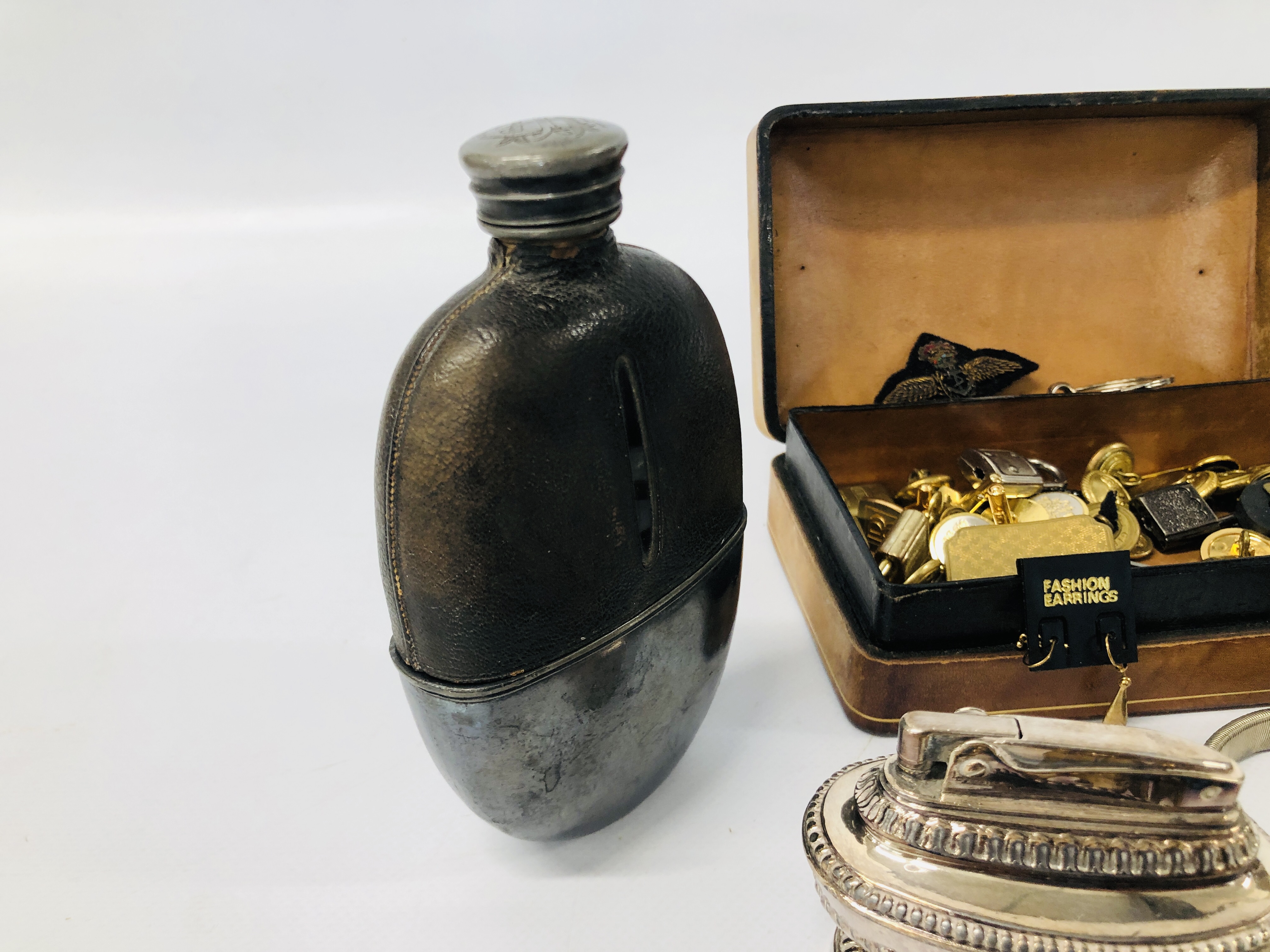 A LEATHERED BOX CONTAINING VARIOUS BUTTONS, CUFF LINKS TO INCLUDE ROLLS ROYCE, BOSSONS WHISTLE, - Image 6 of 7