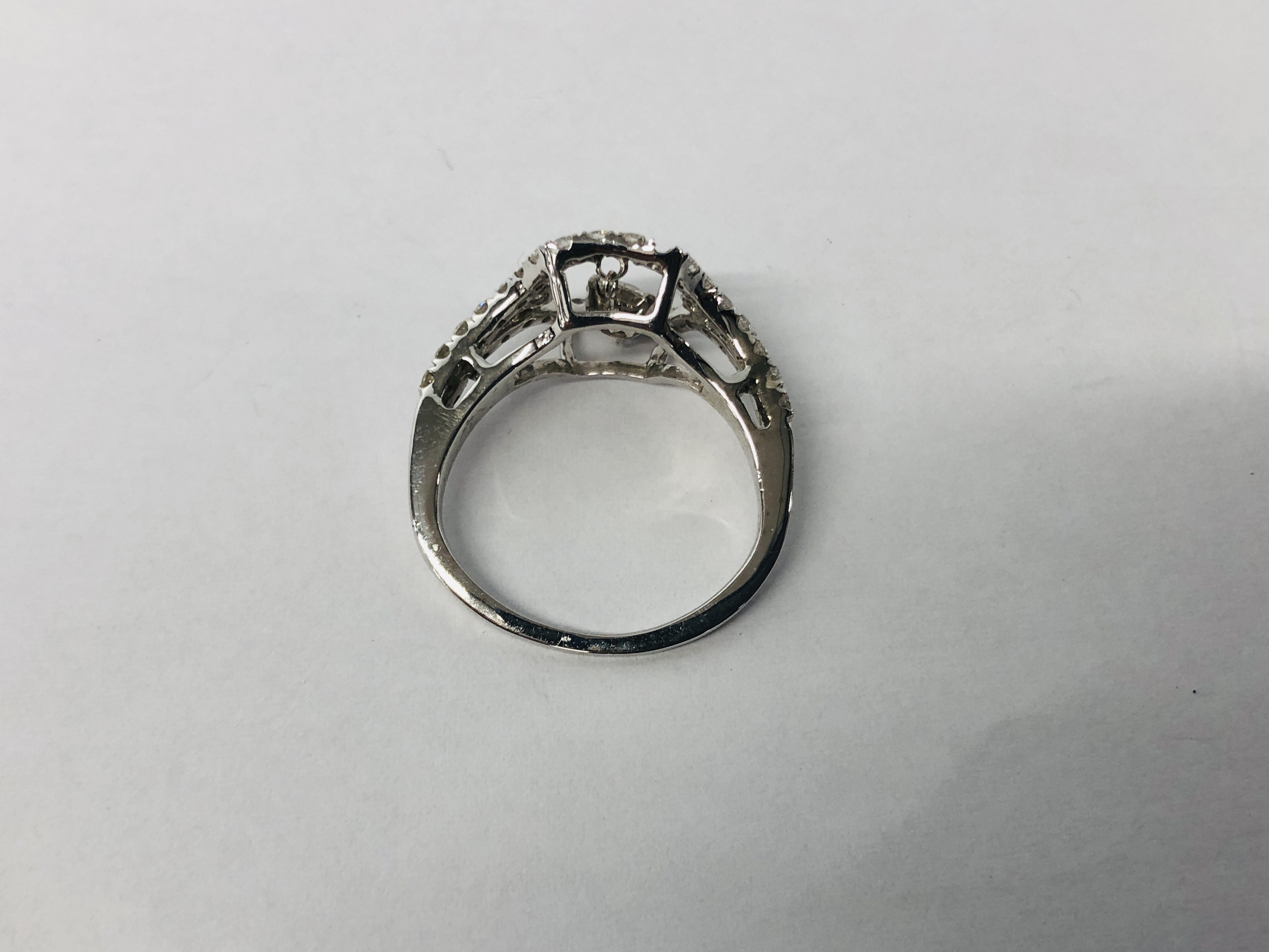 A MODERN CONTEMPORARY DIAMOND SET RING, NO HALLMARK, THE CENTRAL PIVOTING DIAMOND APPROX . - Image 6 of 10