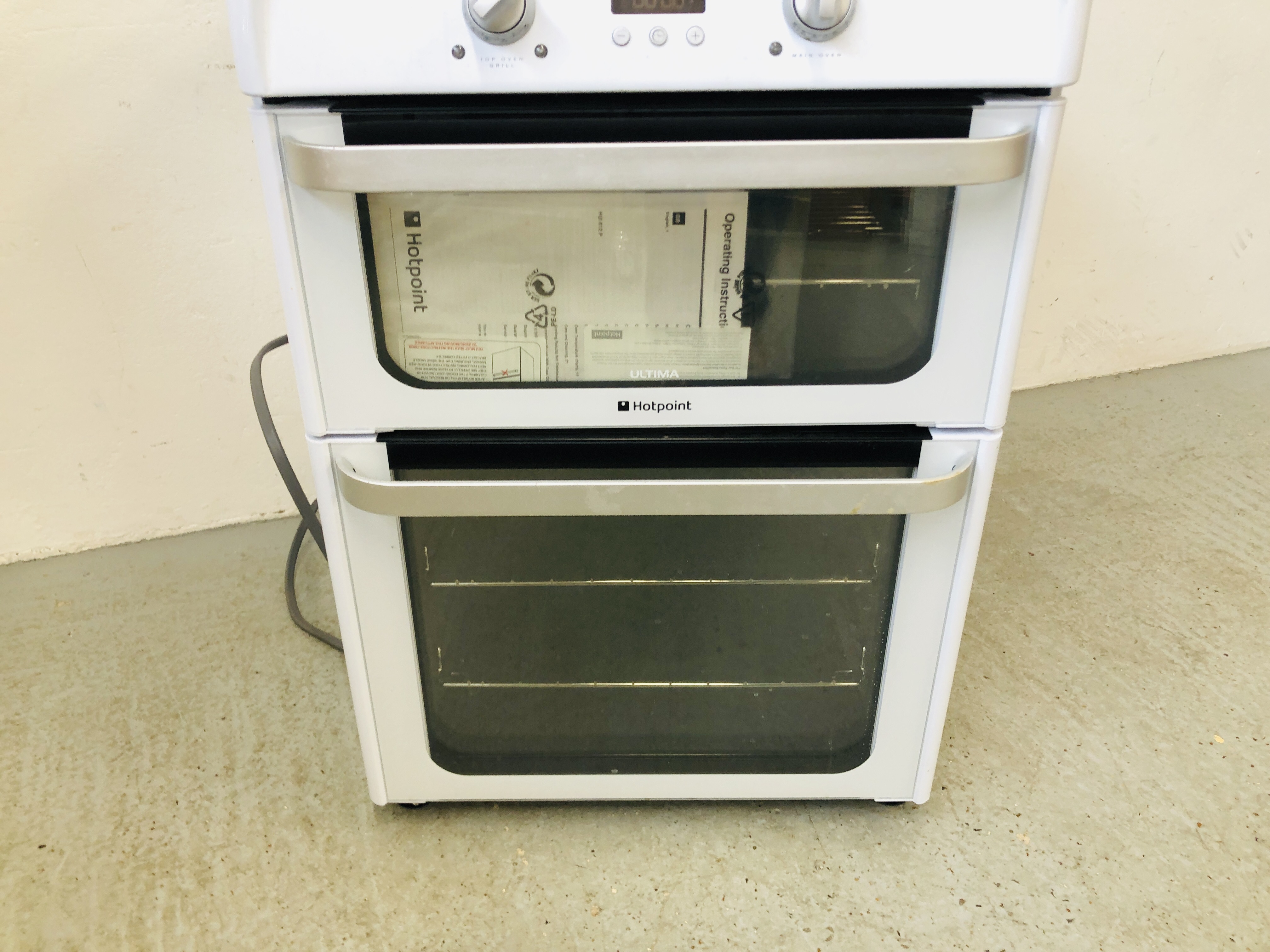 HOTPOINT ULTIMA ELECTRIC COOKER WITH INSTRUCTIONS - TRADE ONLY - SOLD AS SEEN. - Image 3 of 7