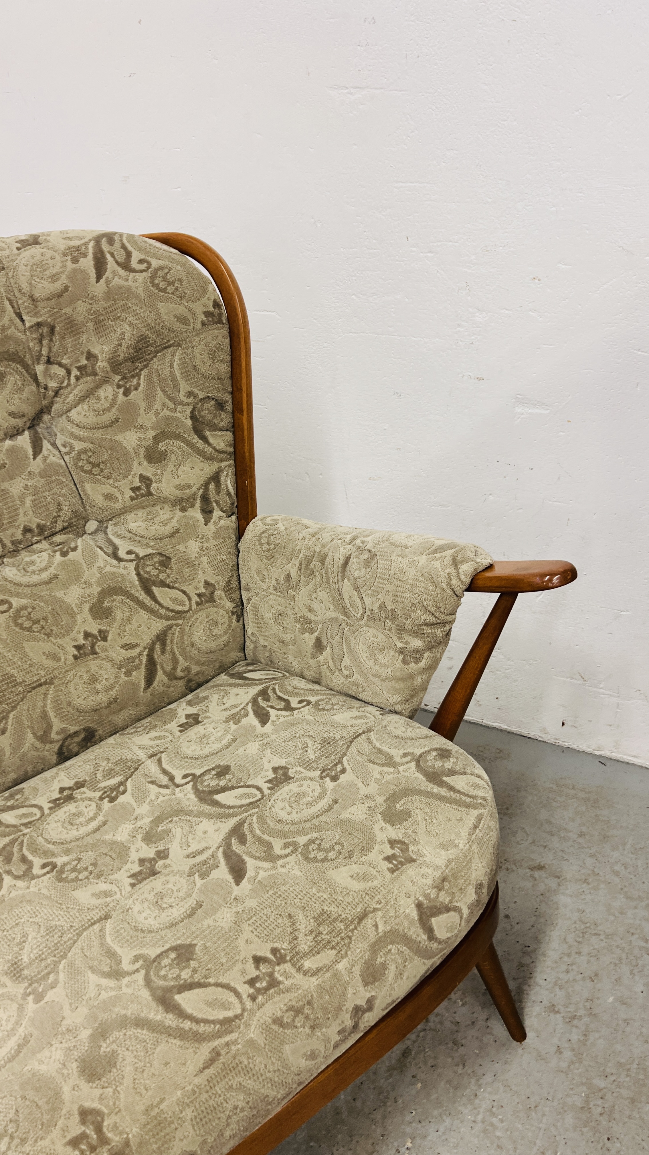 AN ERCOL "GOLDEN DAWN" FINISH COTTAGE THREE PIECE LOUNGE SUITE WITH MATCHING FOOTSTOOL - TRADE ONLY. - Image 8 of 11