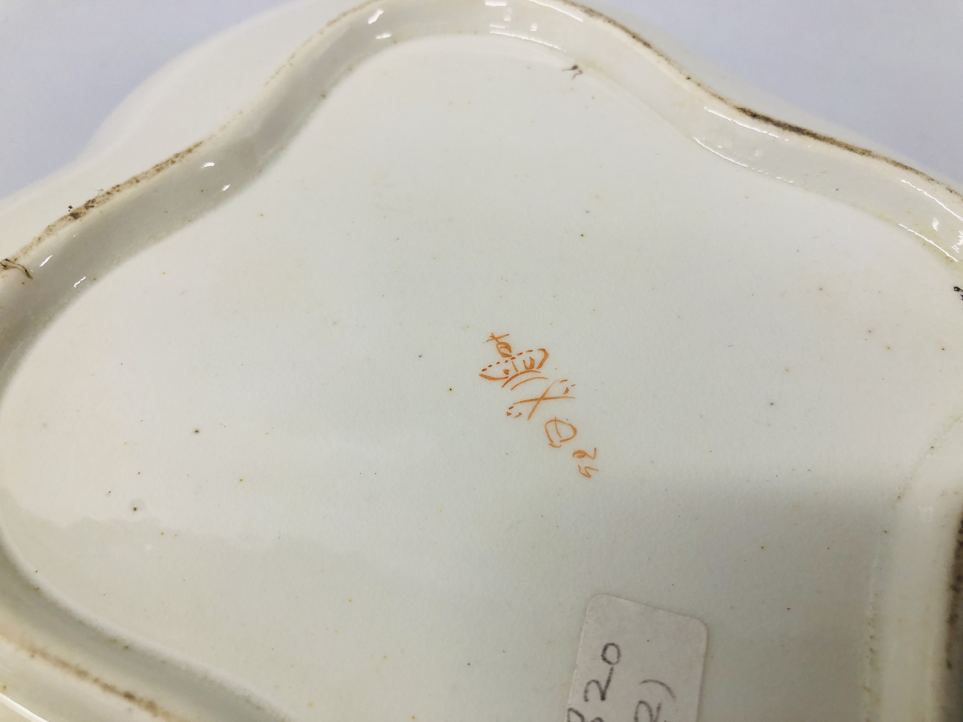C18TH WORCESTER PLATE DECORATED WITH A STAG AND HIND (SHOWING SIGNS OF RESTORATION) D 21CM, - Image 27 of 27