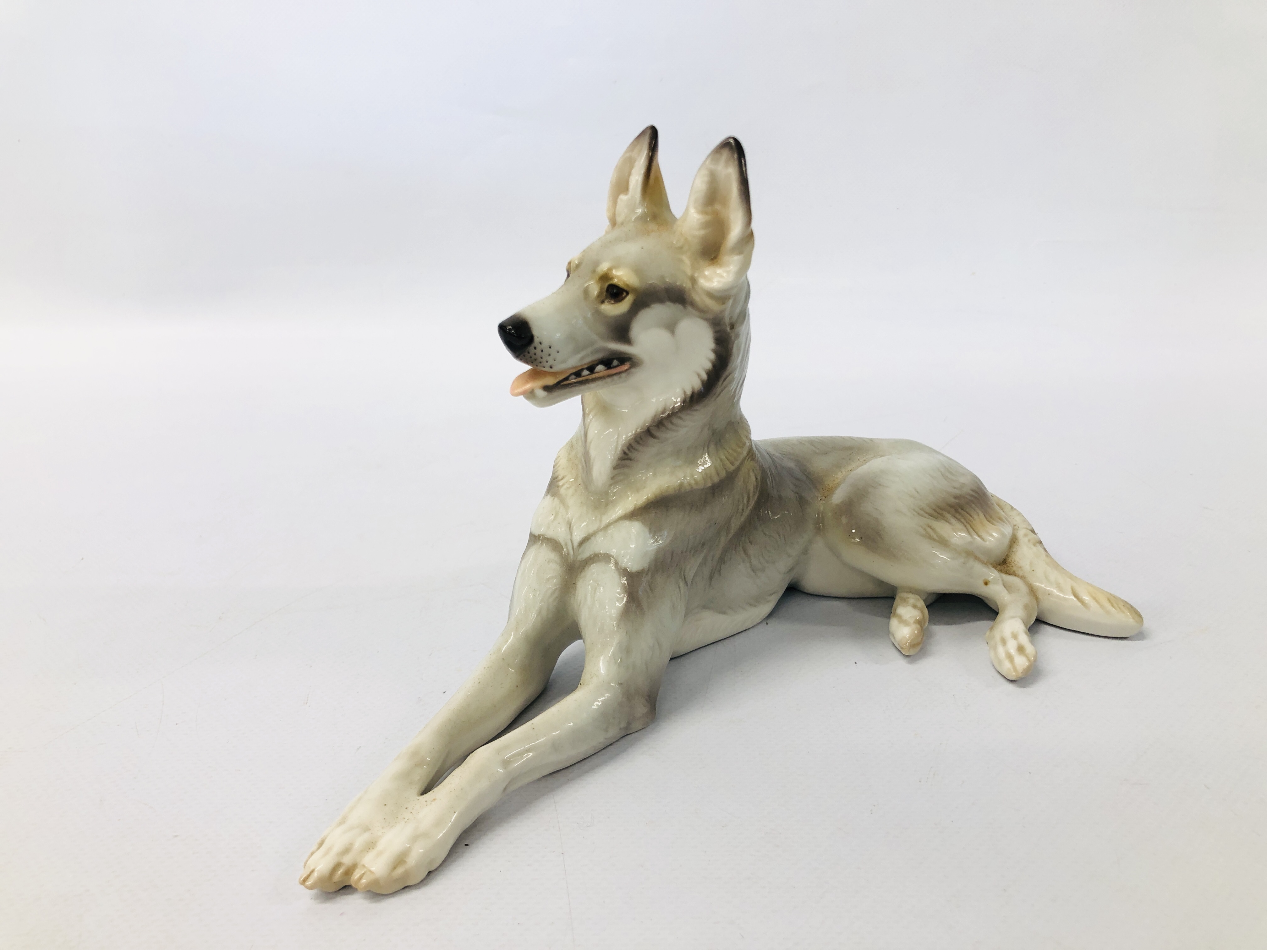 A C20TH NYMPHEMBERG MODEL OF A GERMAN SHEPHERD DOG ALONG WITH A ROYAL DOULTON CORGI DOG AND SEATED - Image 11 of 15