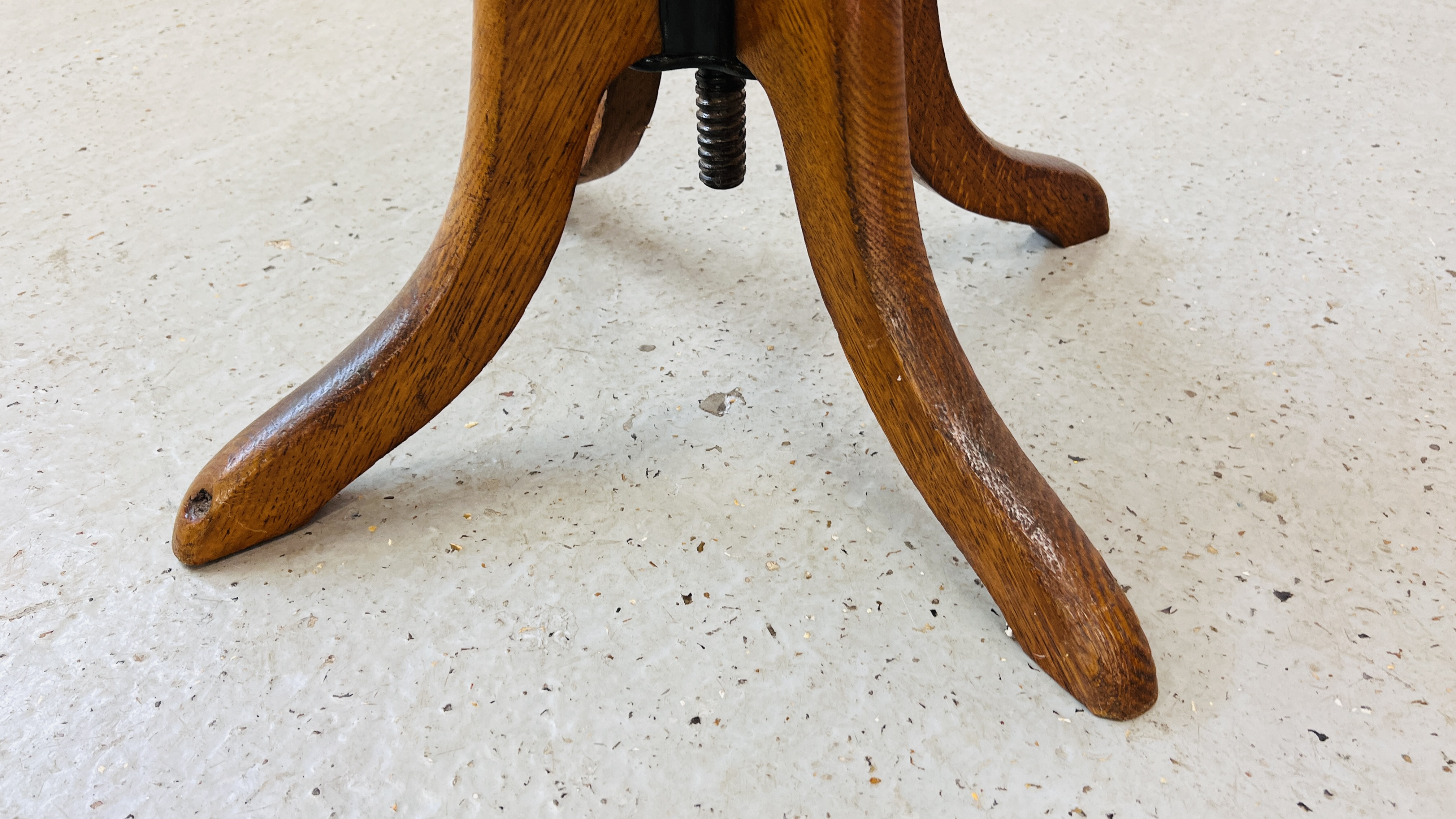 ANTIQUE OAK REVOLVING STICK BACK OFFICE CHAIR. - Image 5 of 6