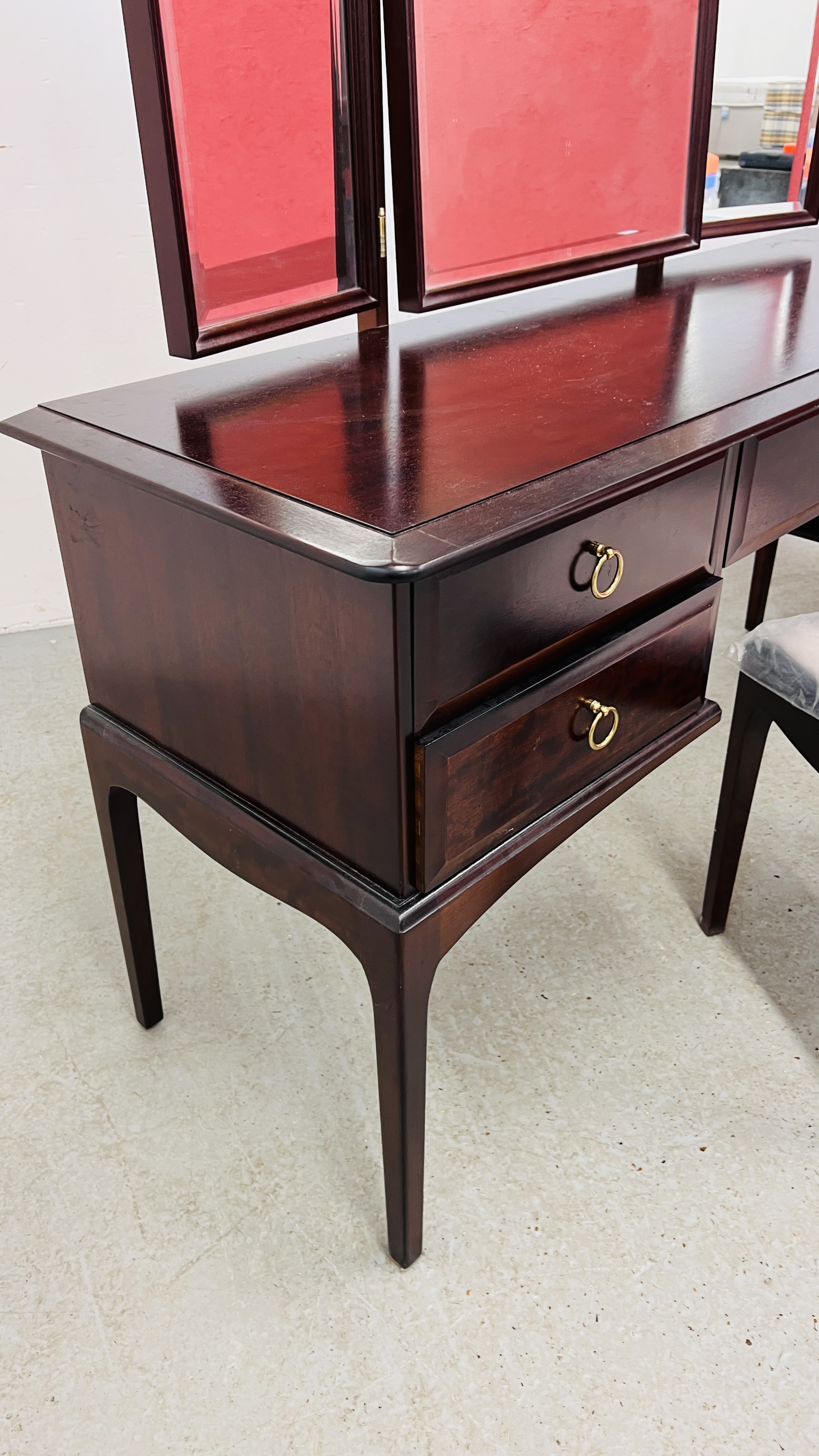 STAG MINSTREL MAHOGANY FINISH FIVE DRAWER DRESSING TABLE (WIDTH 143CM. - Image 5 of 8