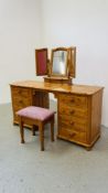 A GOOD QUALITY SOLID PINE TWIN PEDESTAL DRESSING TABLE WITH EIGHT DRAWERS W 148CM, D 47CM, H 74CM.