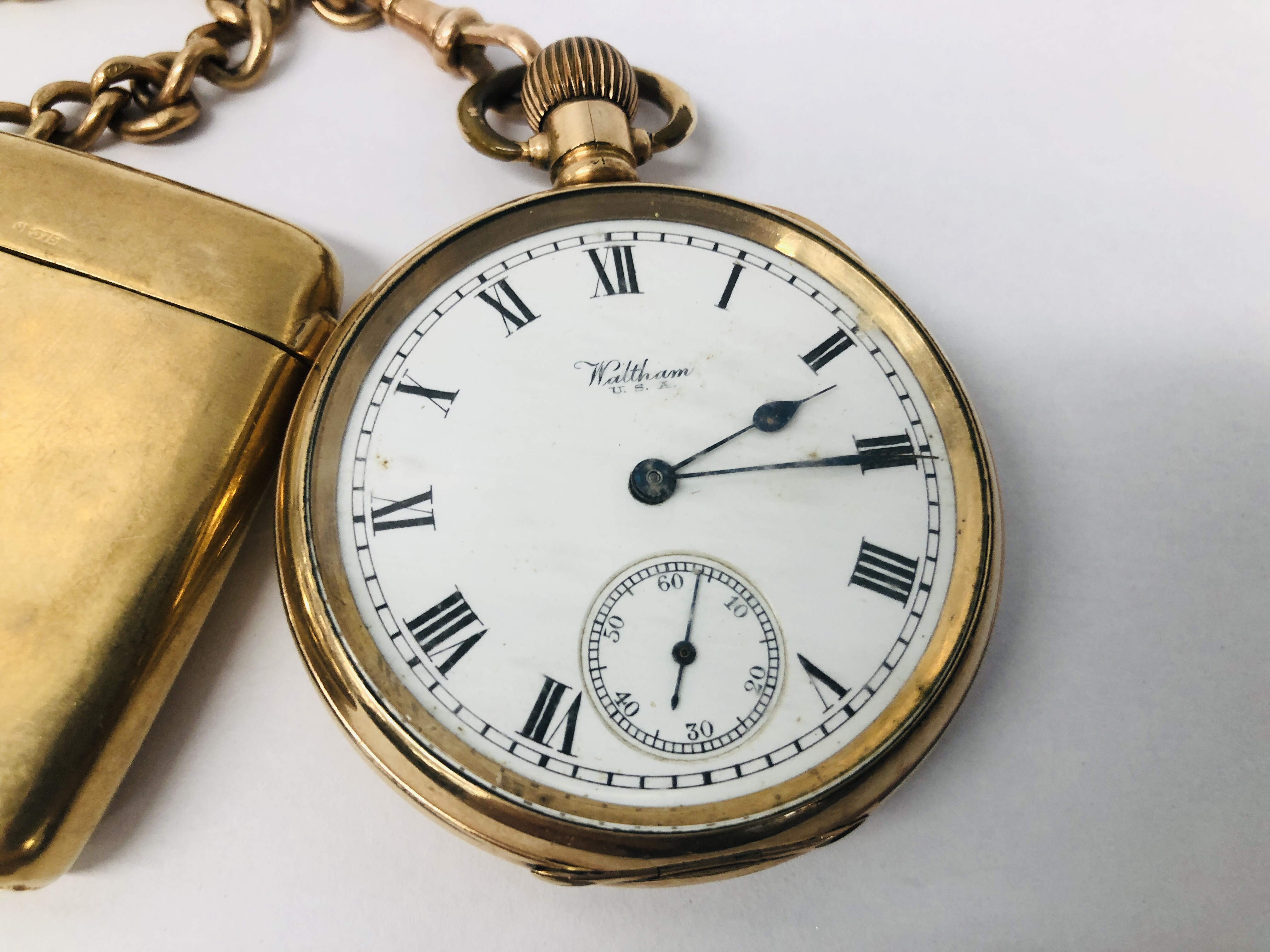 A WALTHAM GOLD PLATED POCKET WATCH ON 9CT GOLD WATCH CHAIN WITH A GEORGE V 1913 FULL SOVEREIGN COIN - Image 7 of 19