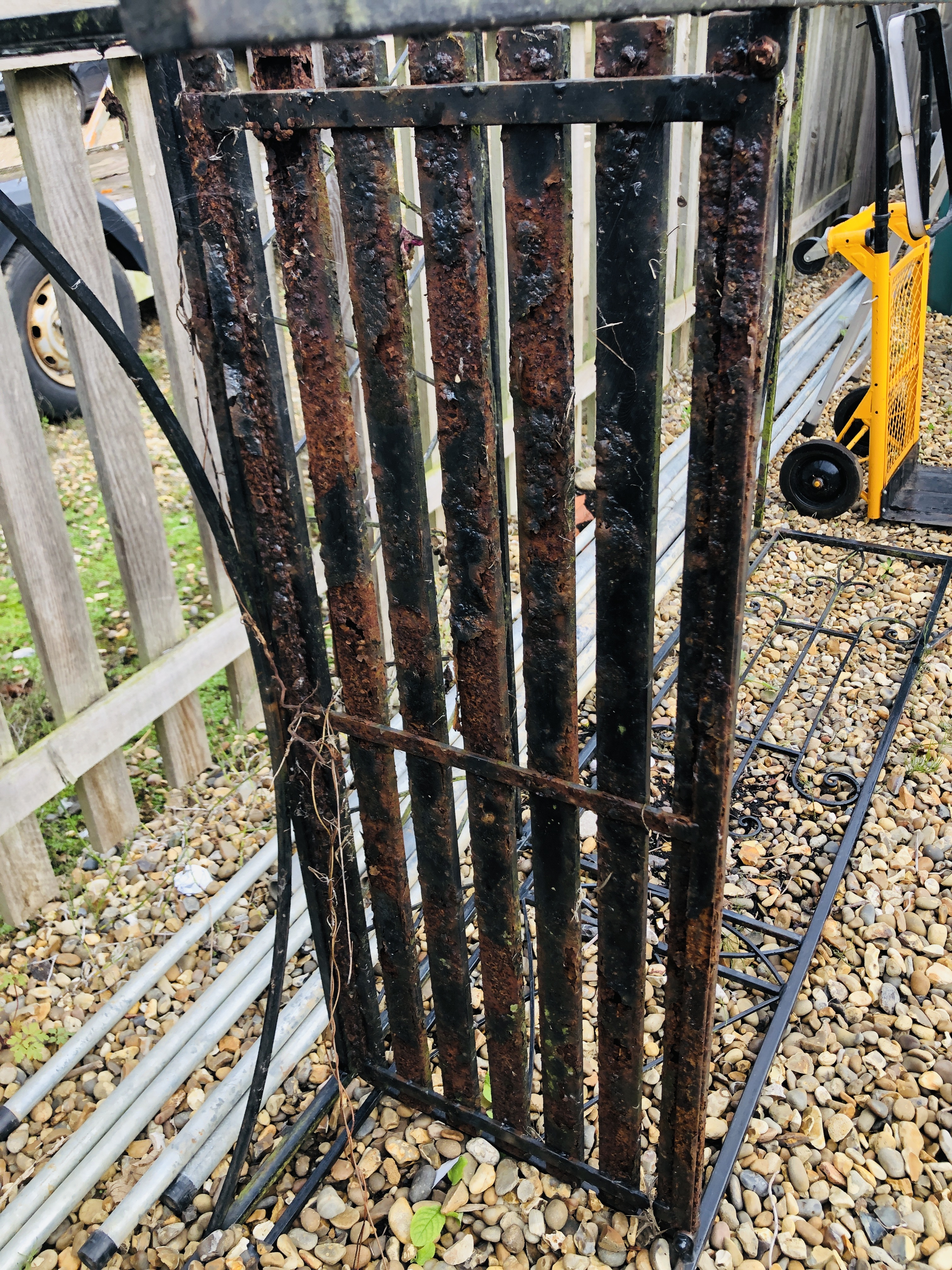 A METAL CRAFT GARDEN ARBOUR SEAT AND CANOPY - REQUIRES REPAIR. - Image 11 of 13