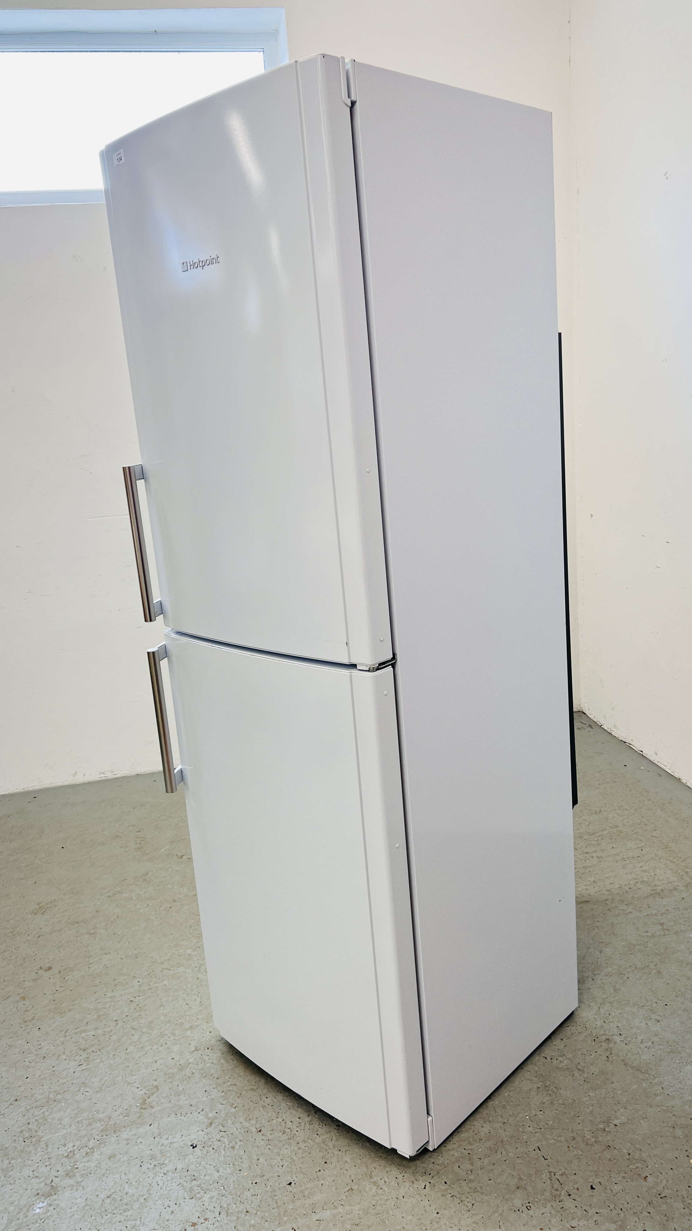 A HOTPOINT FRIDGE FREEZER WITH STAINLESS FINISH HANDLES - SOLD AS SEEN - Image 4 of 10