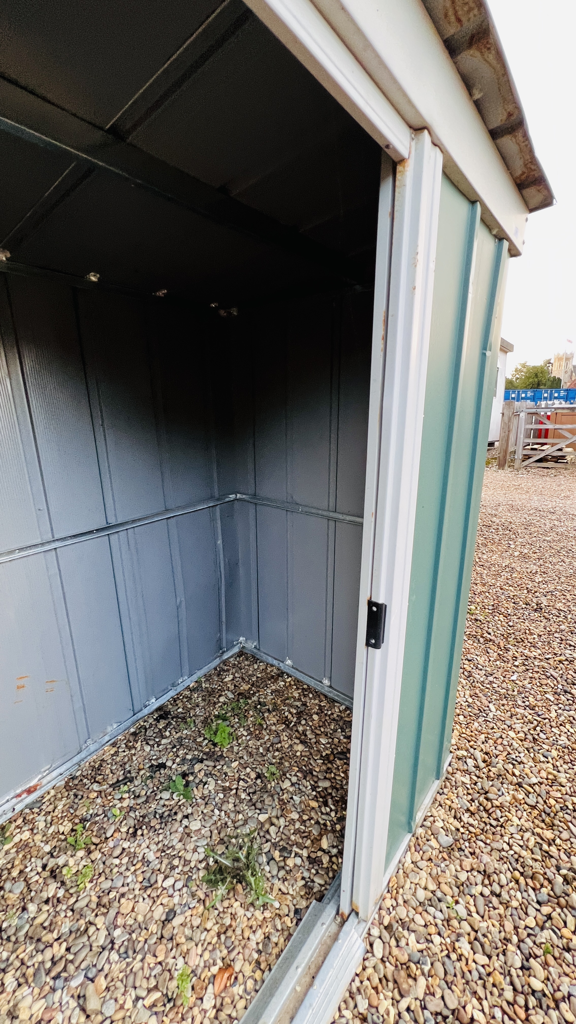 A METAL GARDEN STORAGE SHED WITH SLIDING DOORS WIDTH 252CM. DEPTH 120CM. HEIGHT 172CM. - Image 6 of 7