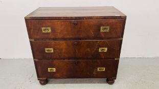 AN ANTIQUE MAHOGANY THREE DRAWER CAMPAIGN CHEST WITH BRASS HANDLES AN BANDING HEIGHT 80CM.