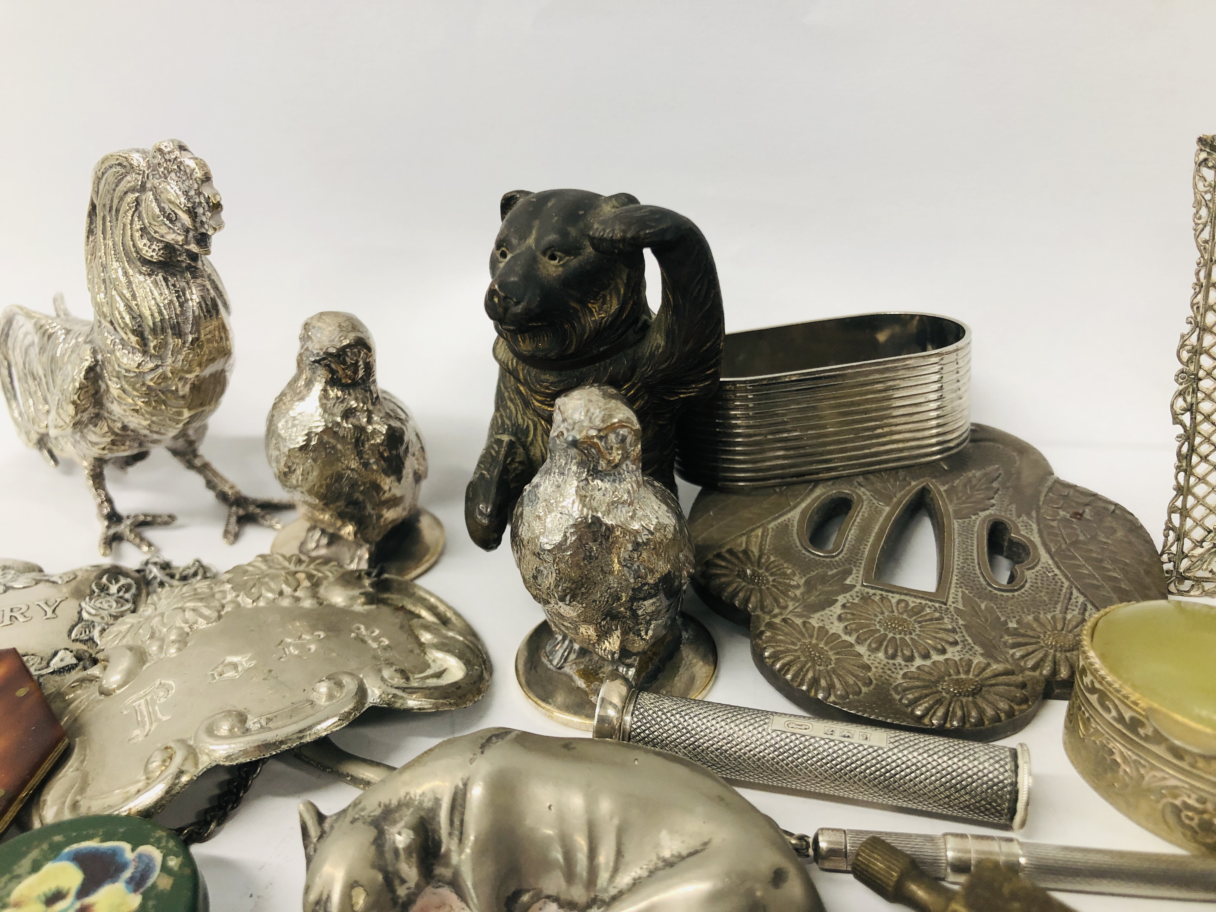 A COLLECTION OF WHITE METAL AND OTHER MINATURES TO INCLUDE COCKERELL, TWO CHICKS, BRASS BEAR, - Image 3 of 7