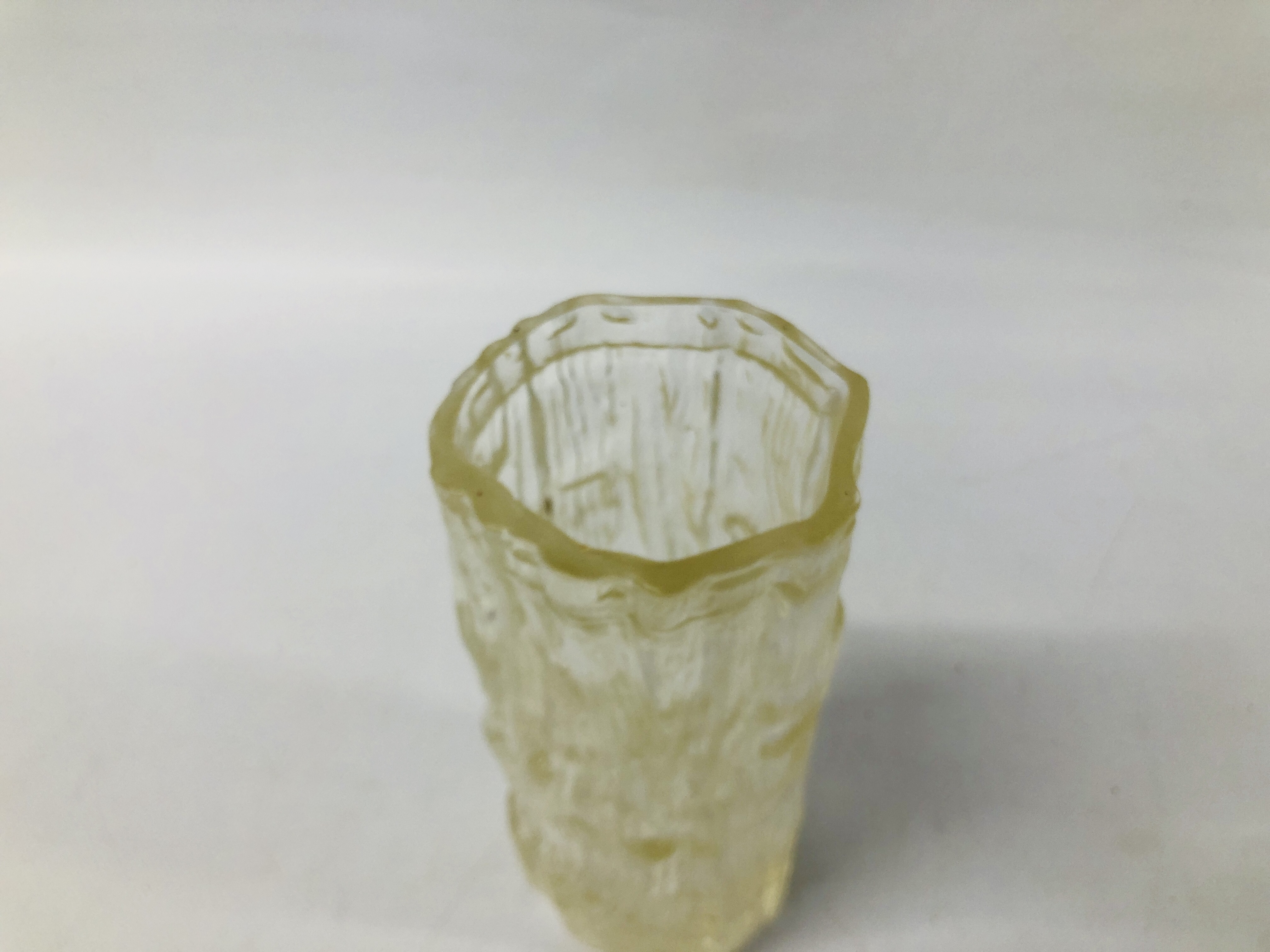 CLEAR GLASS WHITEFRIARS STYLE VASE HEIGHT 21CM. - Image 5 of 8