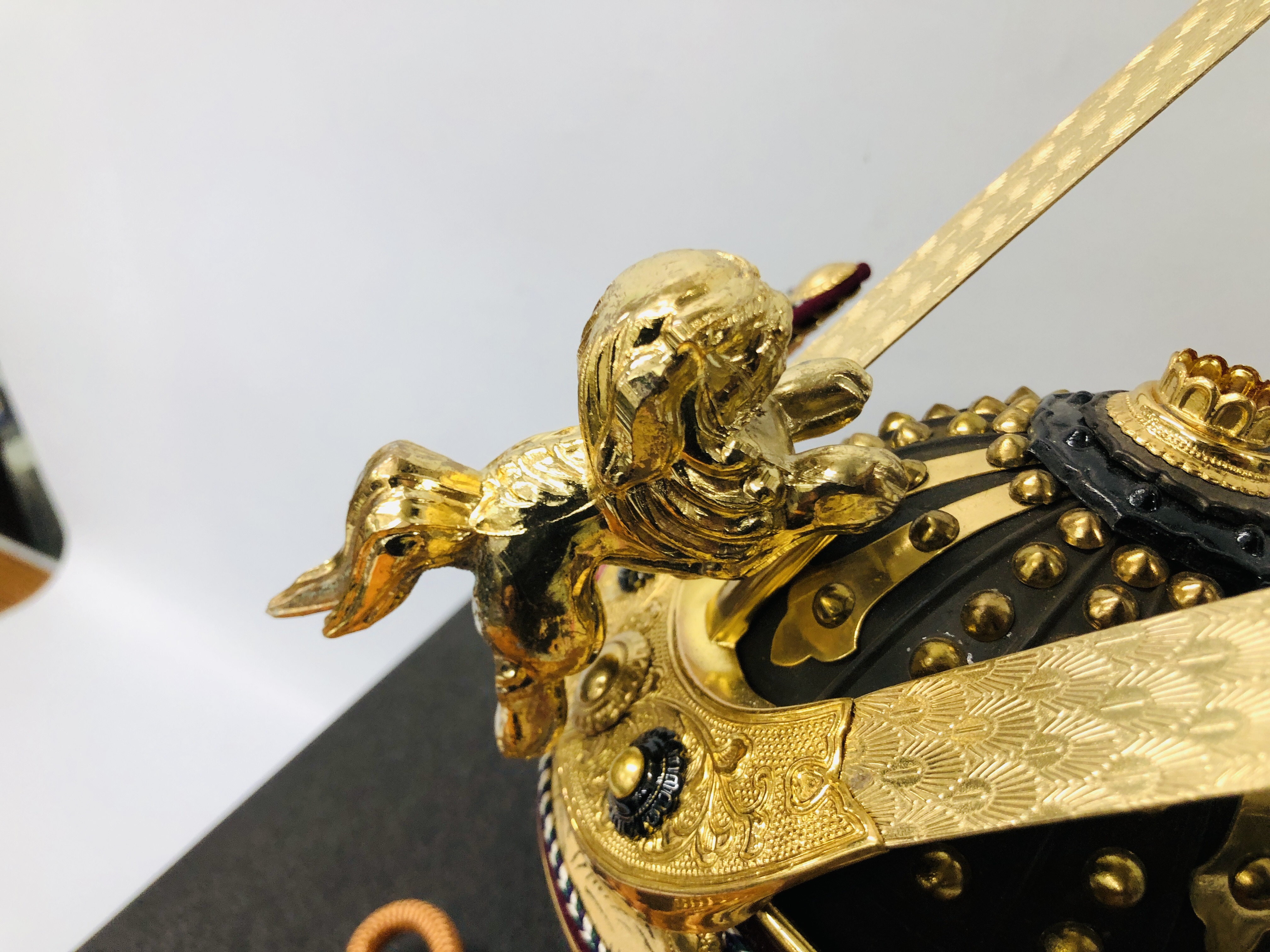 A REPRODUCTION JAPANESE SAMURAI WARRIOR HELMET IN PRESENTATION CASKET - Image 3 of 14