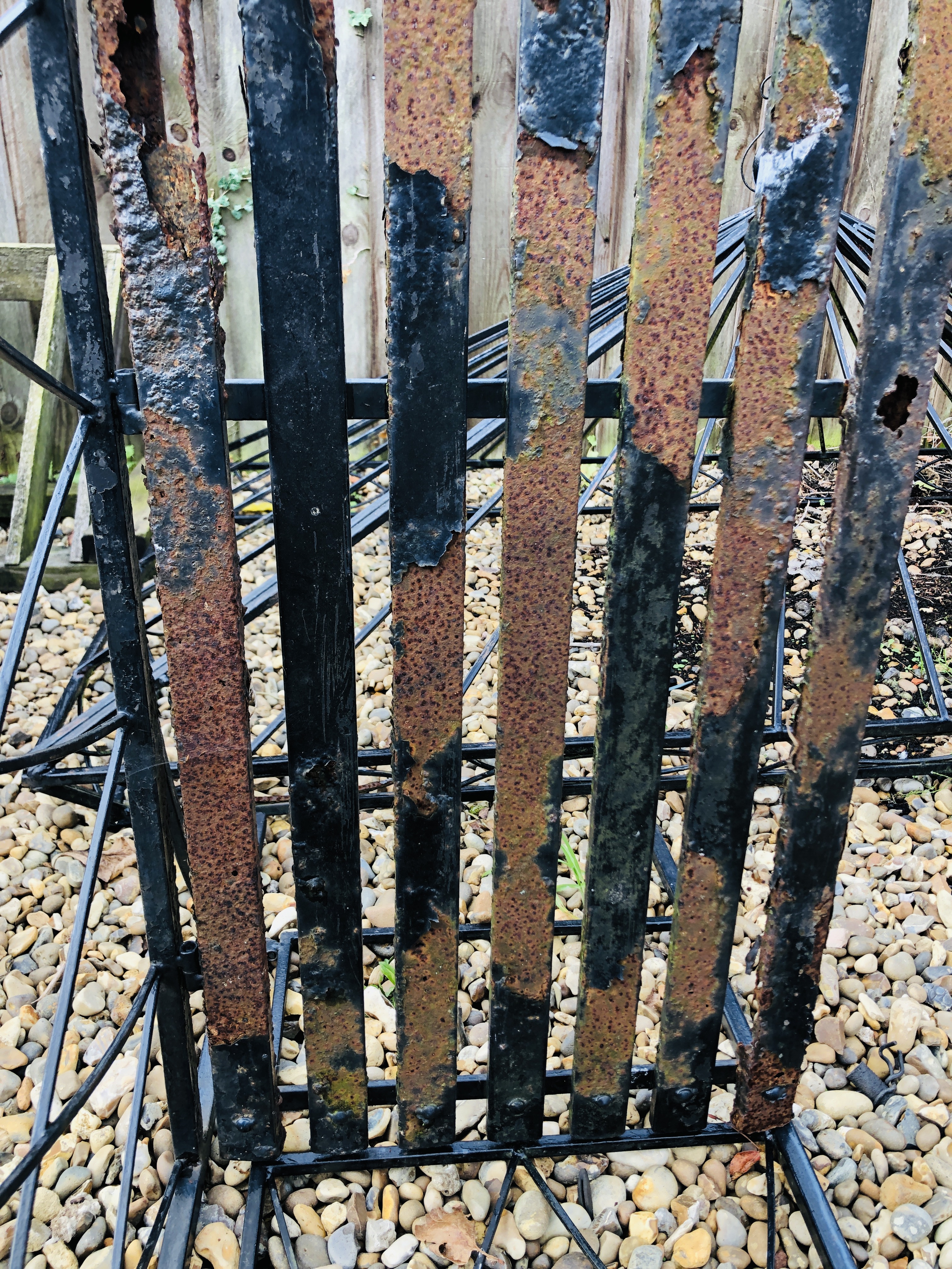 A METAL CRAFT GARDEN ARBOUR SEAT AND CANOPY - REQUIRES REPAIR. - Image 5 of 13