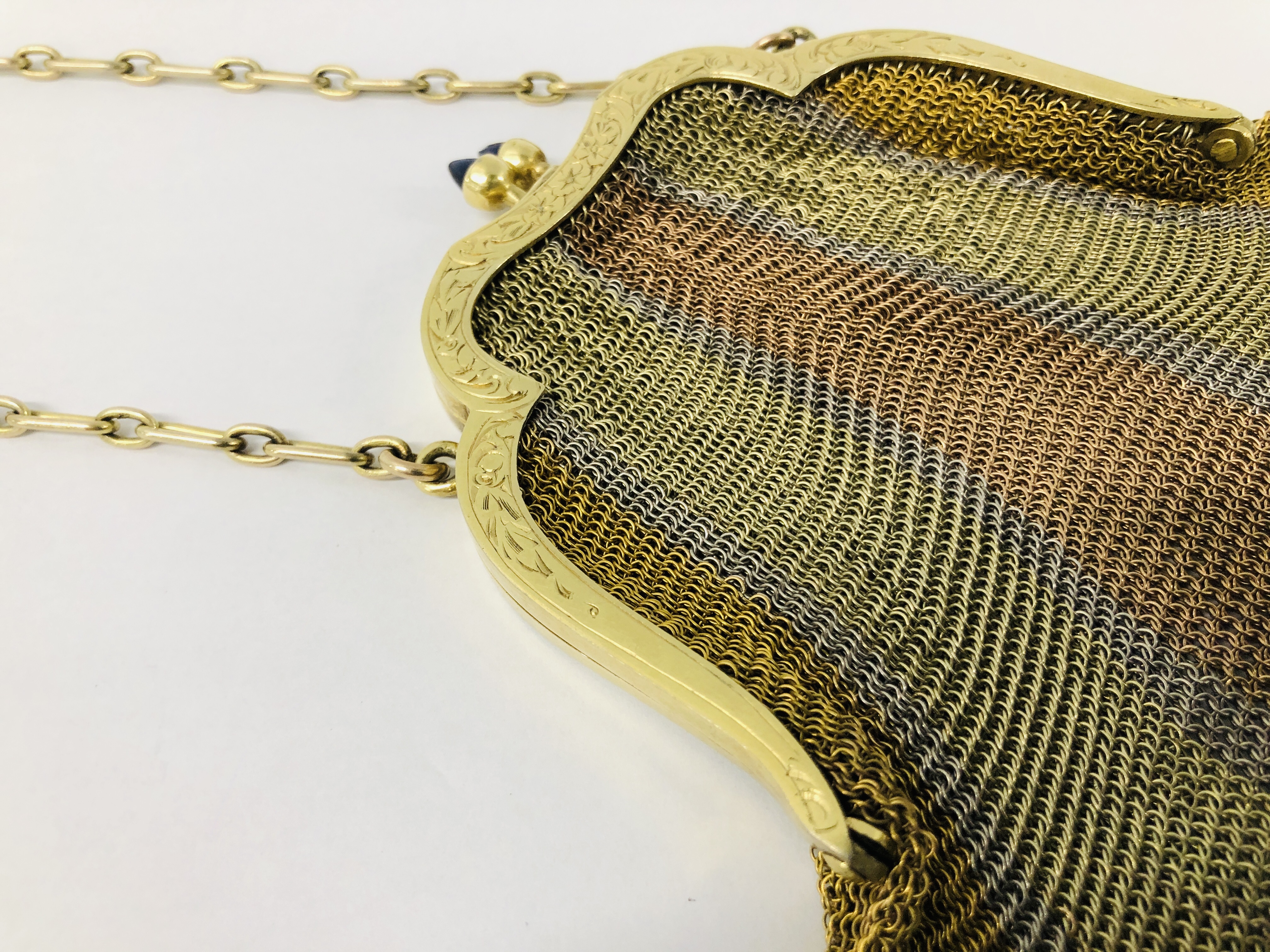 VINTAGE CHAIN MAIL PURSES YELLOW METAL TRI-COLOURED DESIGN (INDISTINCT MARKS). - Image 3 of 10