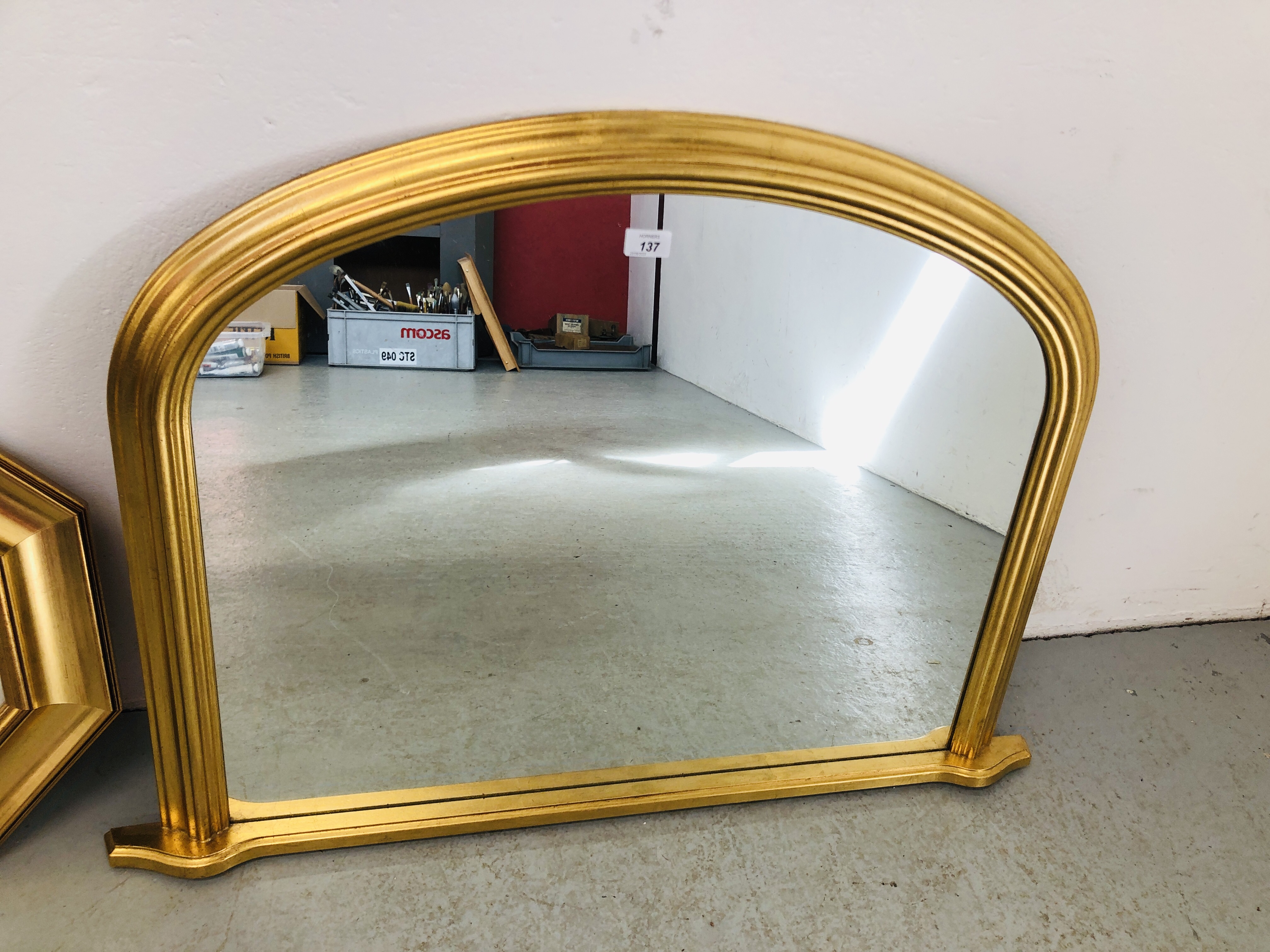 A REPRODUCTION GILT FRAMED OVER MANTLE MIRROR W 100CM, - Image 2 of 3