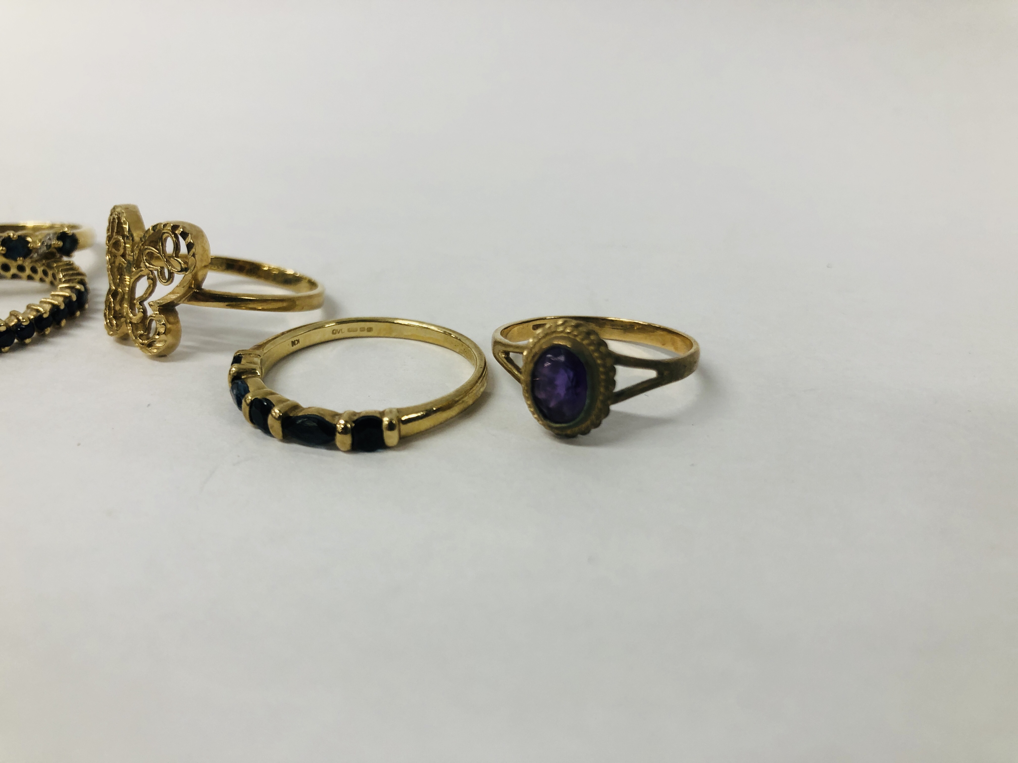 3 X 9CT. GOLD DRESS RINGS SET WITH SAPPHIRES (1 A/F), AN AMETHYST SET 9CT. GOLD AND A 9CT. - Image 2 of 12