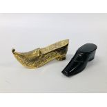 PAIR OF VINTAGE SNUFF SHOES TO INCLUDE ONE BRASS AND ONE BLACK LACQUERED