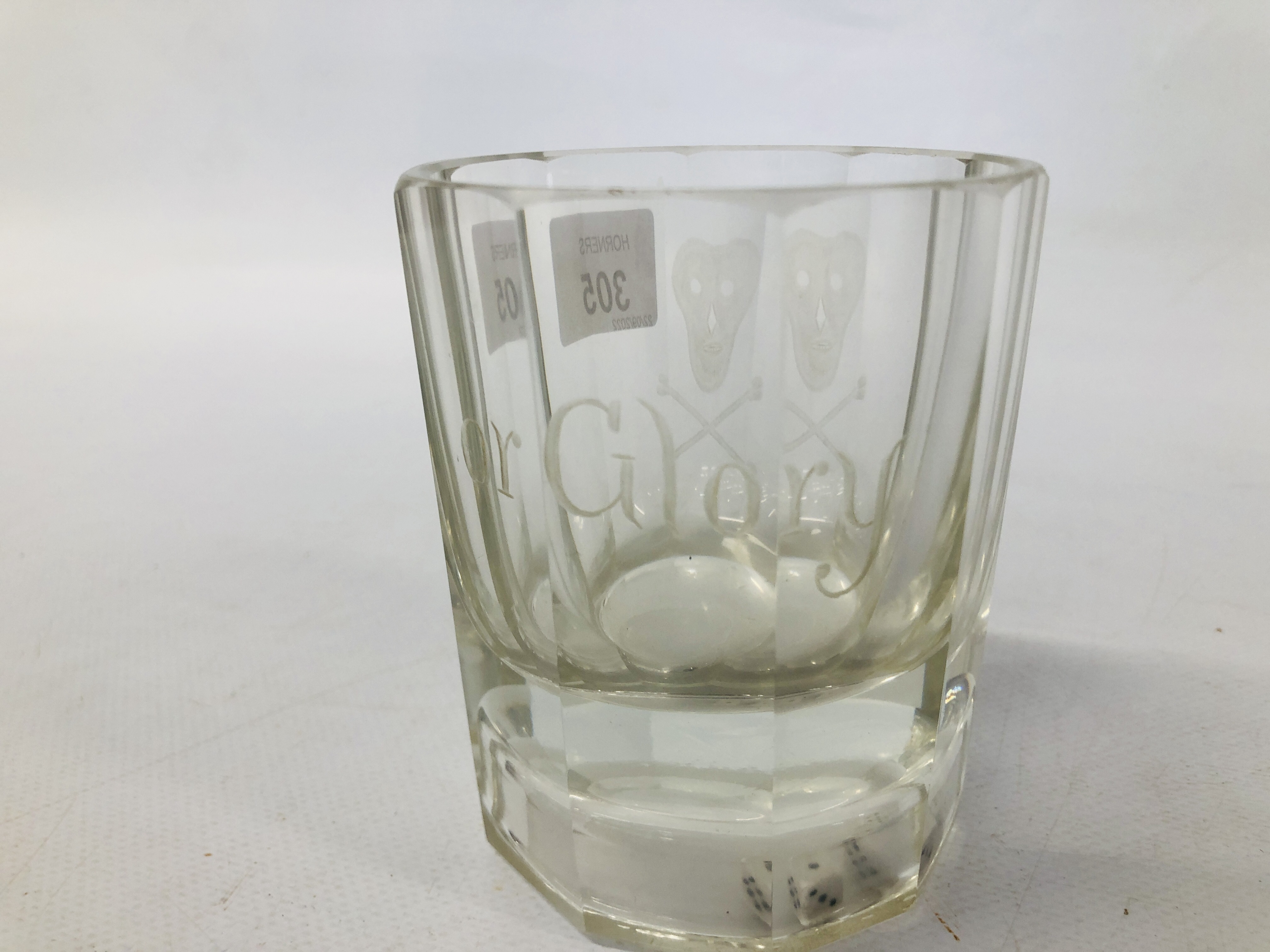 A VINTAGE SPIRIT TUMBLER WITH ENCAPSULATED DICE TO BASE ENGRAVED WITH SKULL AND CROSSBONES "OR - Image 2 of 6