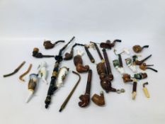 COLLECTION OF ASSORTED VINTAGE COLLECTIBLES TO INCLUDE TREEN AND CERAMIC SMOKERS PIPES, ETC.