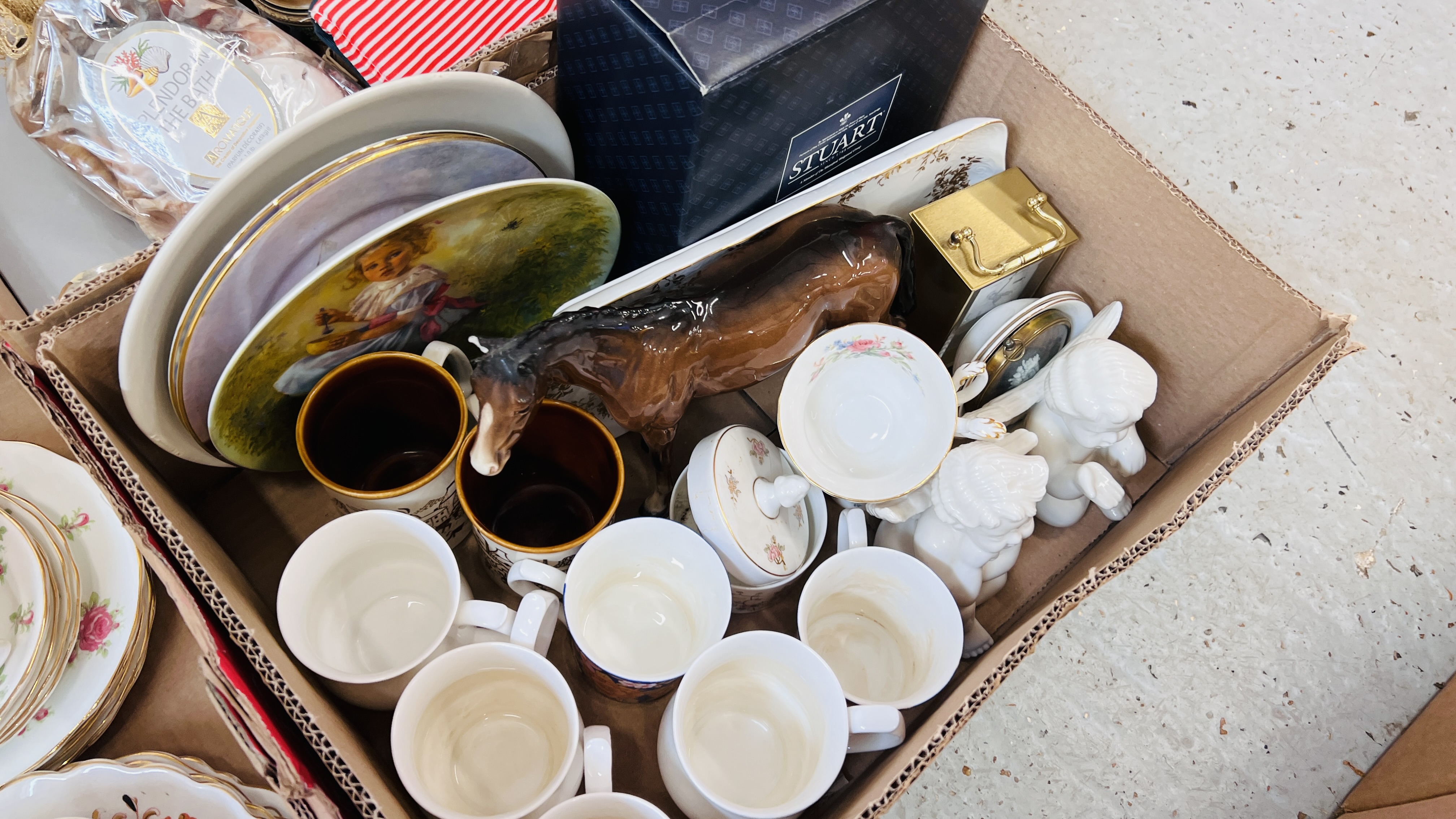 7 BOXES OF ASSORTED HOUSEHOLD SUNDRIES TO INCLUDE VARIOUS TEA AND DINNER WARE, - Image 9 of 15