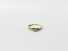 LADIES 18CT GOLD AND PLATINUM SOLITAIRE DIAMOND RING.