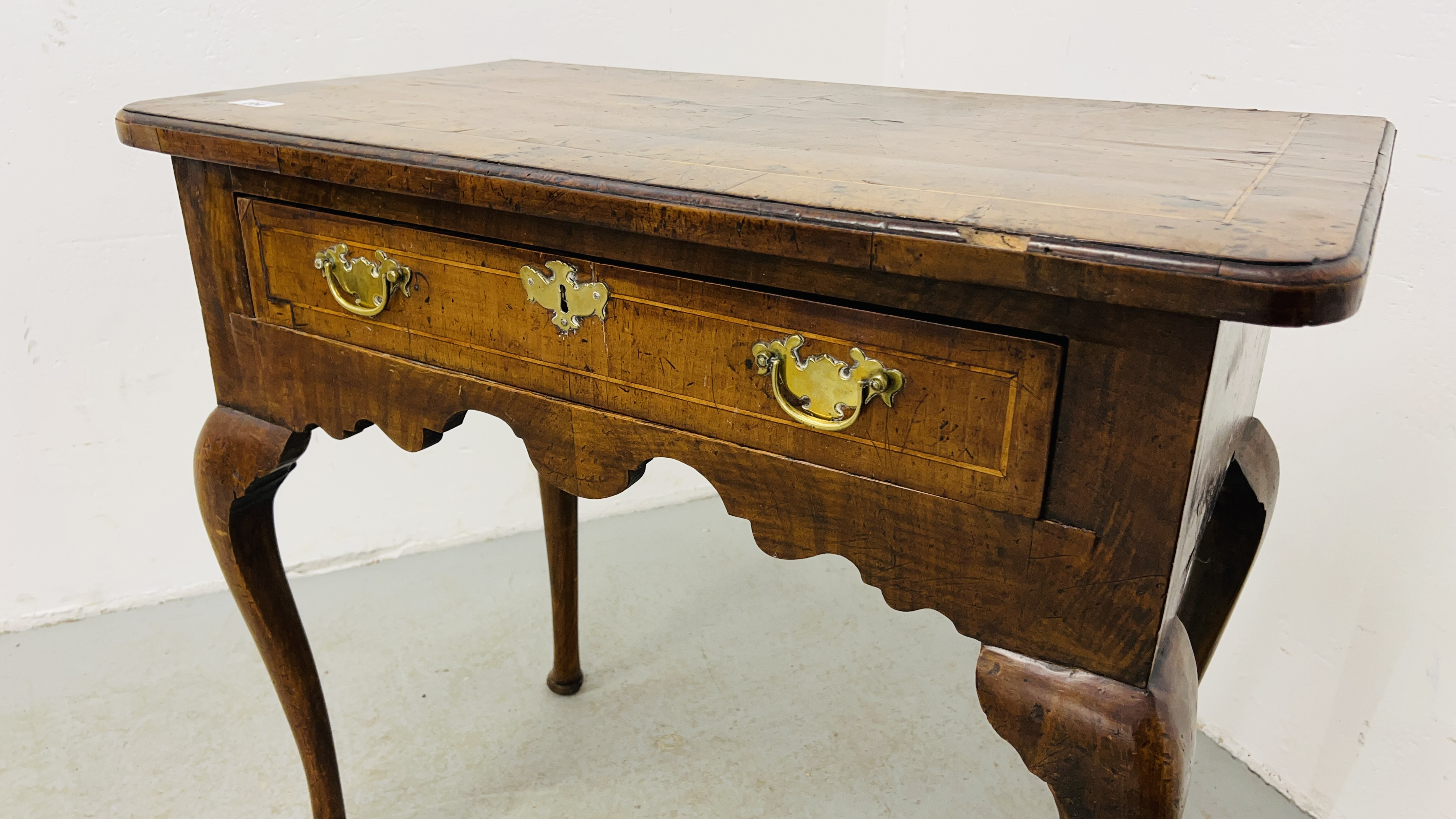 A GEORGE I WALNUT SINGLE DRAWER SIDE TABLE ON CABRIOLE LEGS, - Image 5 of 8