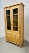 WILLIS & GAMBIER TUSCANY HILLS SOLID OAK GLAZED TWO DOOR OVER THREE DRAWER DISPLAY UNIT WIDTH 106CM.