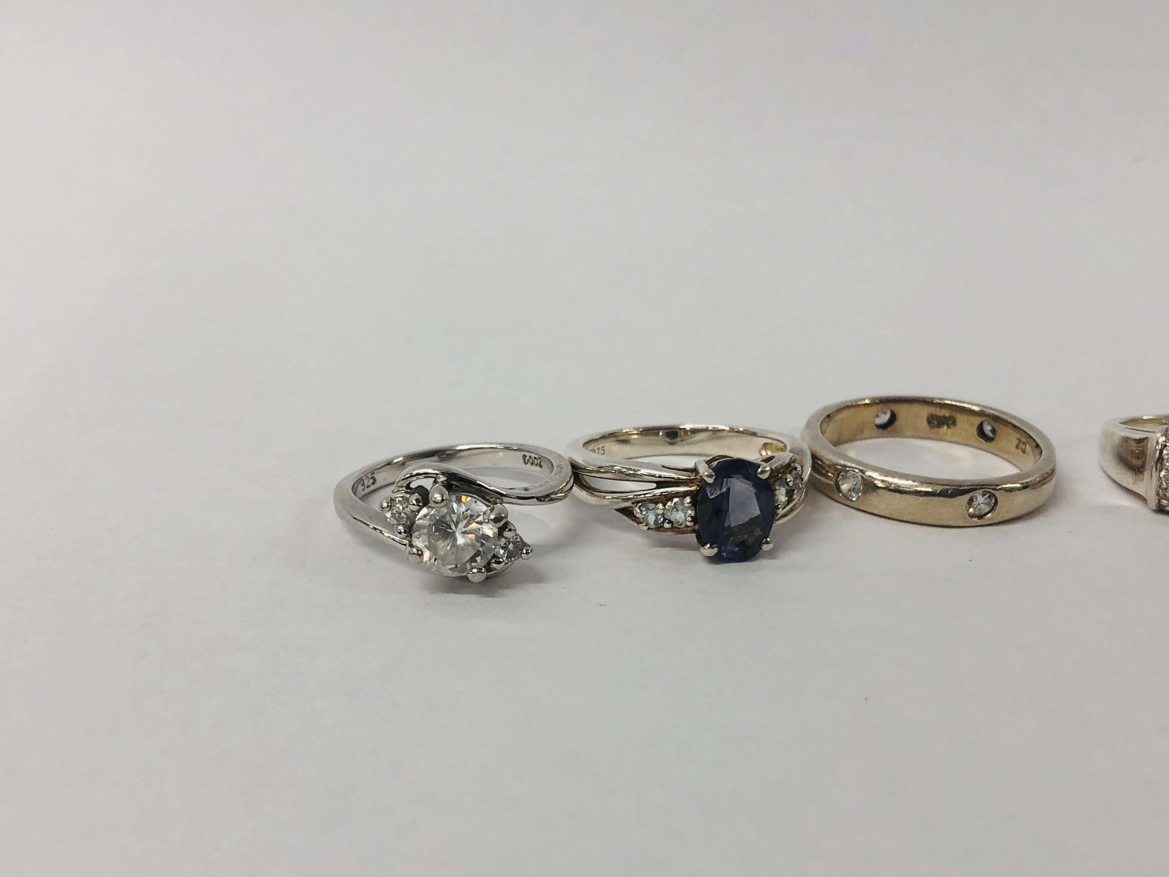 EIGHT ASSORTED DESIGNER SILVER RINGS - Image 2 of 10