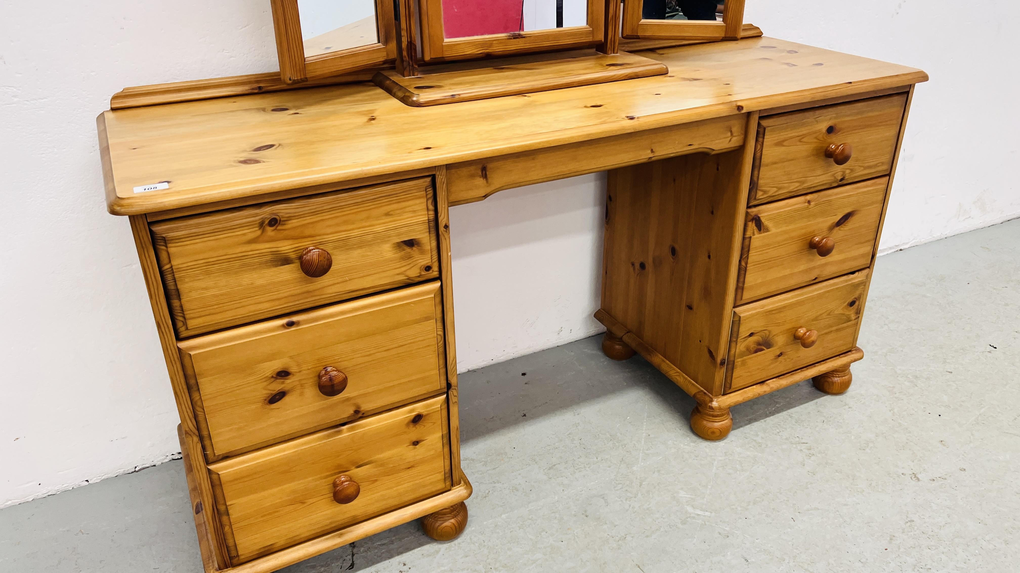 A GOOD QUALITY HONEY PINE SIX DRAWER DRESSING TABLE WITH TRIPLE DRESSING MIRROR WIDTH 143CM. - Image 3 of 8