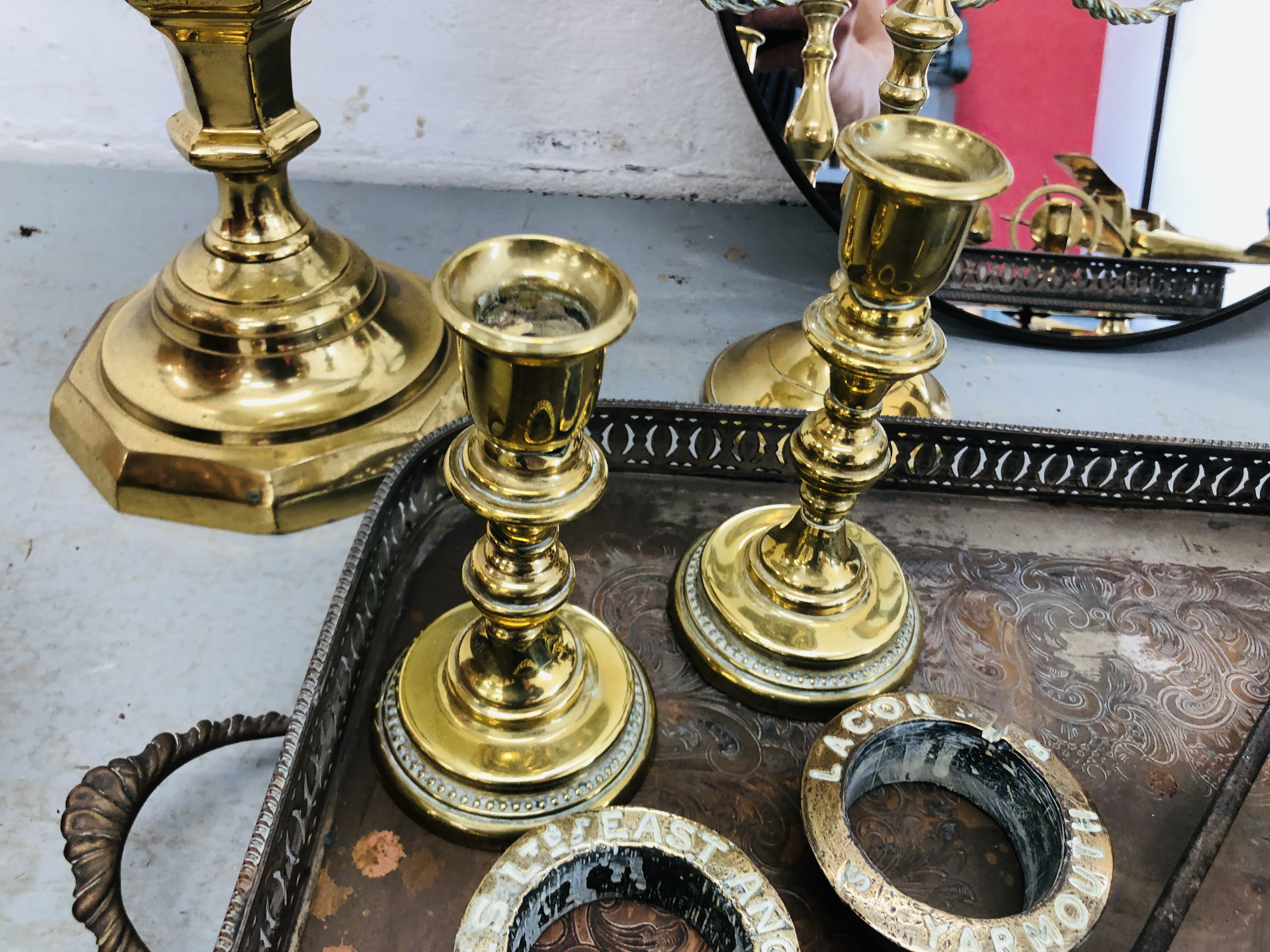 QUANTITY OF MIXED METAL WARE TO INCLUDE BRASS AND COPPER TRIVET, CANDELABRA, DOLPHINS, PLANE, FISH, - Image 12 of 12