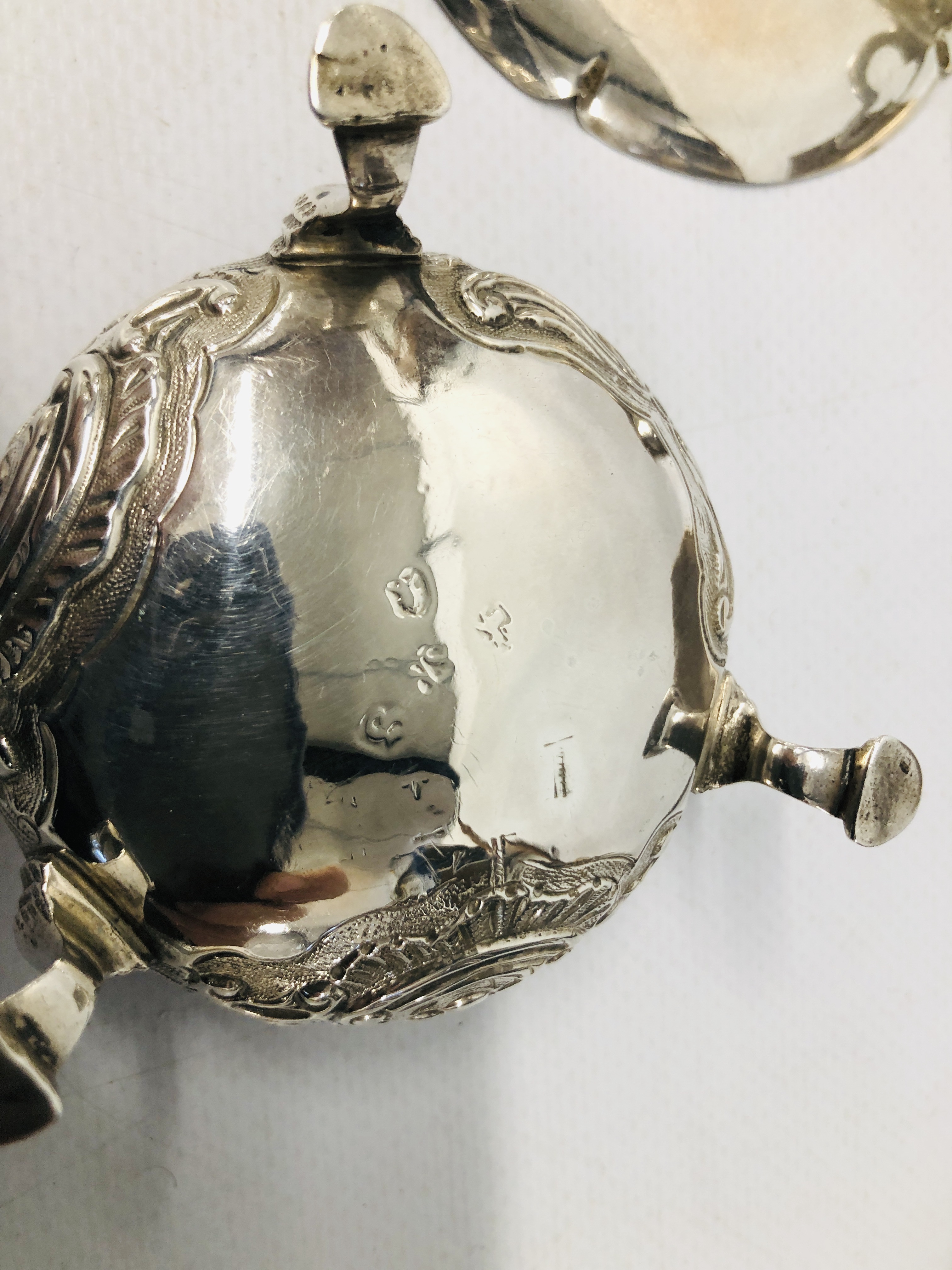 COLLECTION OF SILVER TO INCLUDE PAIR OF SALTS, TEA STRAINER, GEORGIAN SALT, PHOTO FRAME, - Image 17 of 26