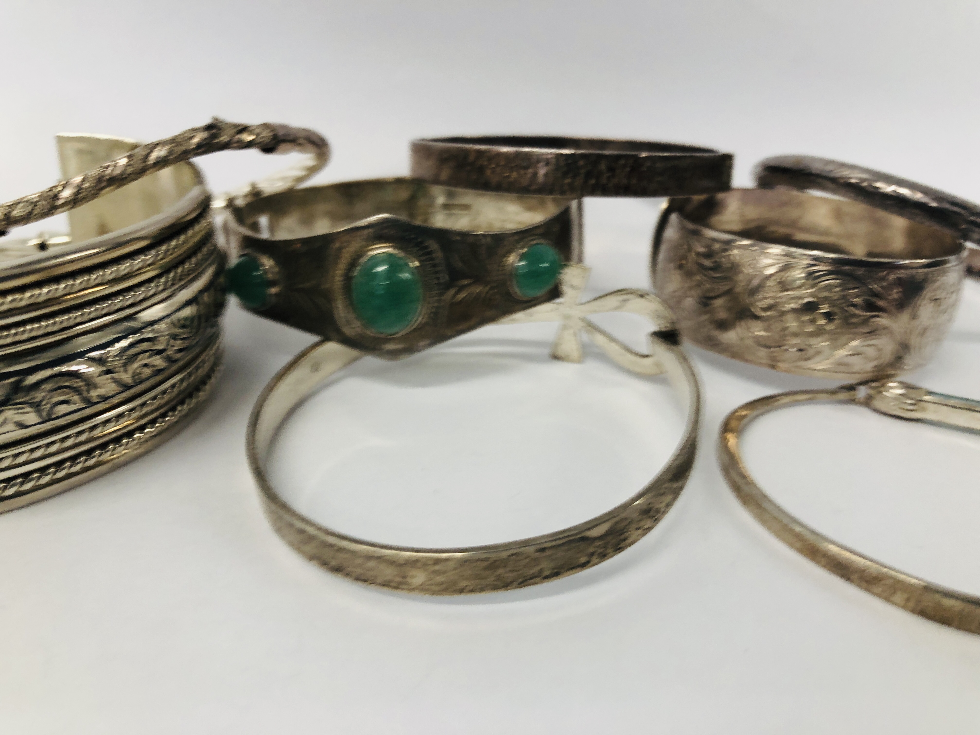 COLLECTION OF EIGHT ASSORTED SILVER BRACELETS AND BANGLES TO INCLUDE ONE SET WITH THREE JADE STONES. - Image 2 of 8