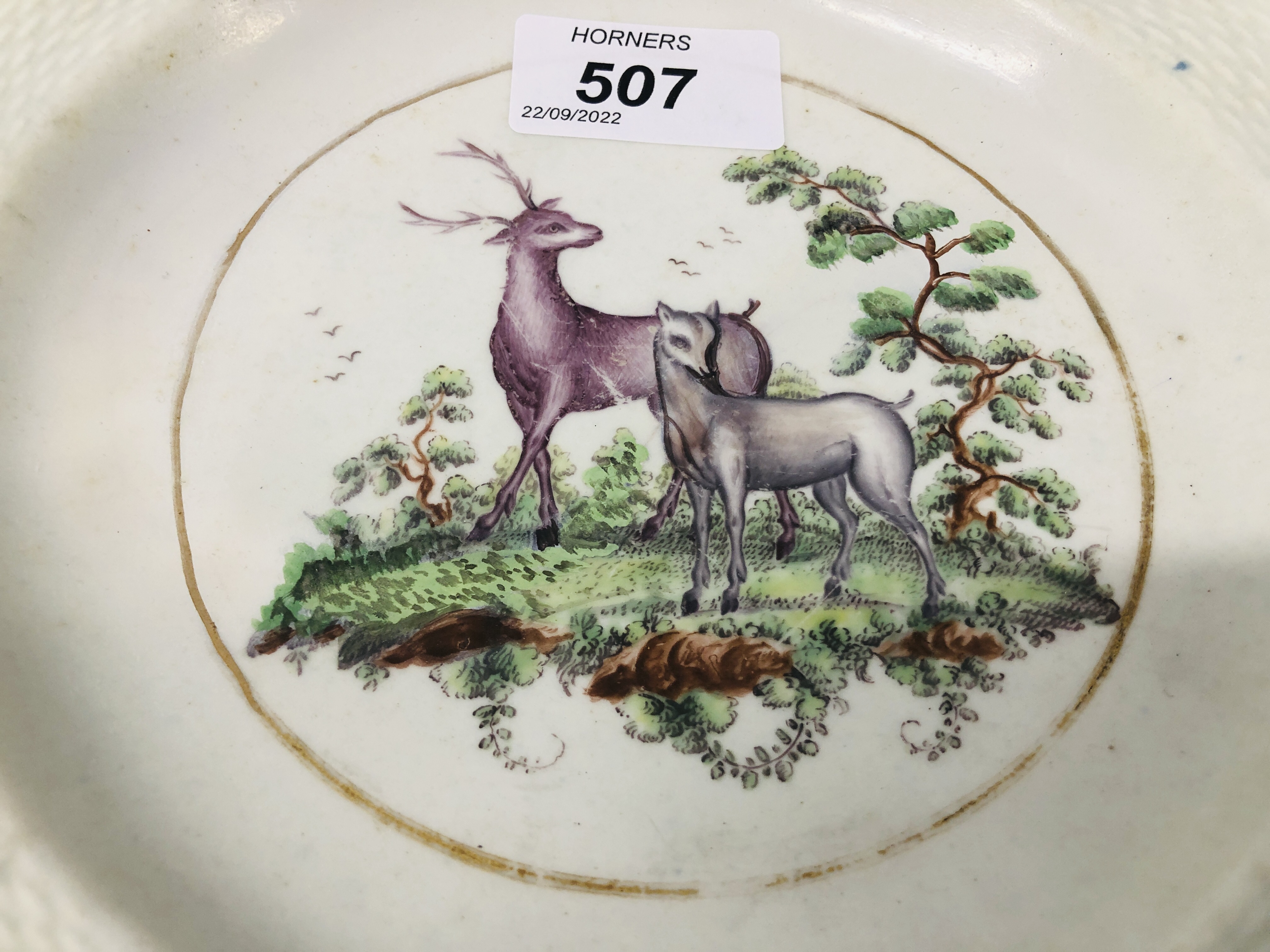 C18TH WORCESTER PLATE DECORATED WITH A STAG AND HIND (SHOWING SIGNS OF RESTORATION) D 21CM, - Image 14 of 27