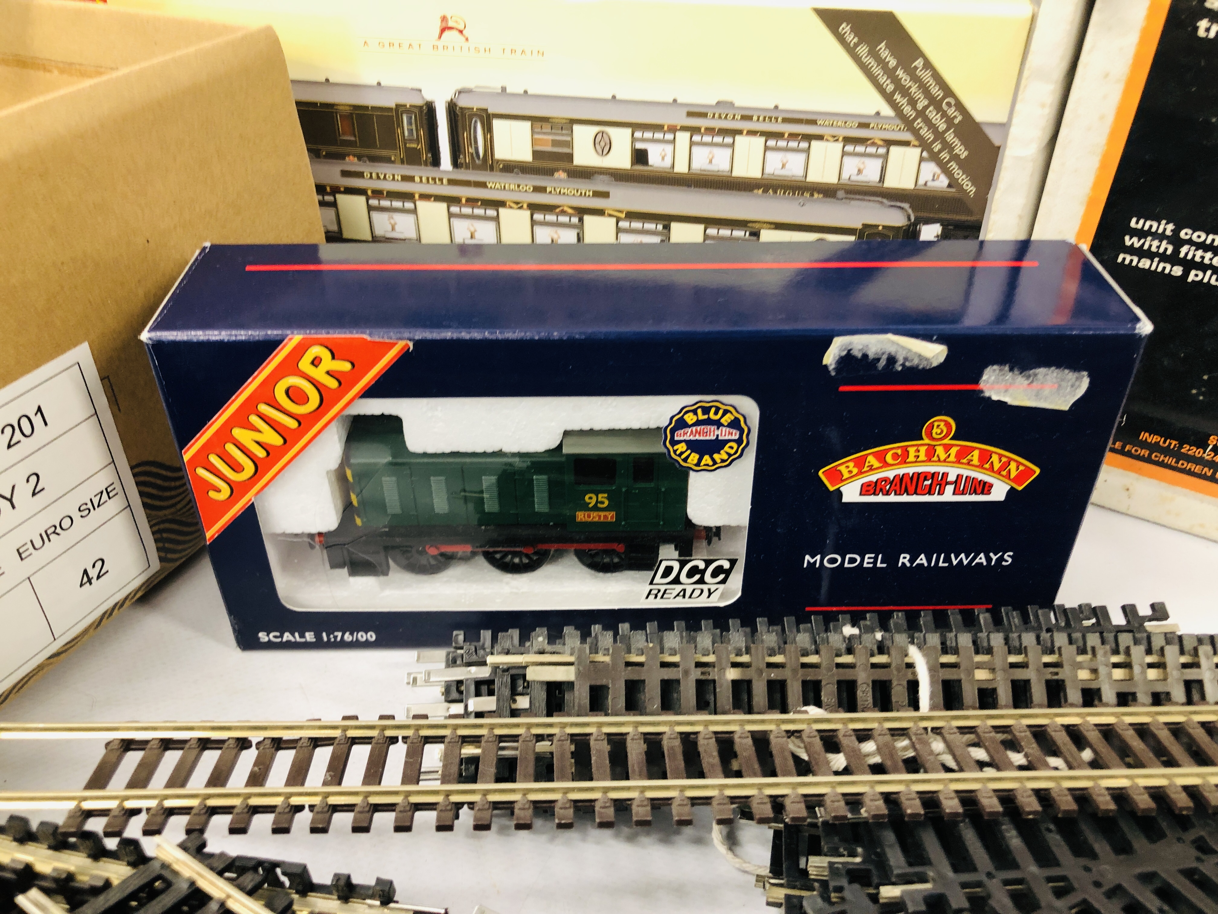 COLLECTION OF 00 GAUGE RAILWAY TO INCLUDE HORNBY DEVON BELLE PULLMAN CARS, - Bild 3 aus 7