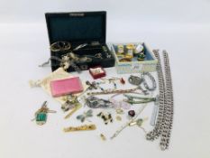 VINTAGE JEWELLERY BOX AND CONTENTS TO INCLUDE VINTAGE AND COSTUME JEWELLERY MARCASITE DOUBLE HEADED
