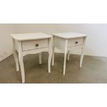 A PAIR OF MODERN WHITE FINISH SINGLE DRAWER BEDSIDE STANDS