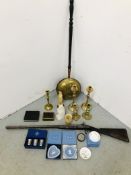 BOX OF COLLECTIBLES TO INCLUDE VARIOUS BRASS CANDLESTICKS AND A VINTAGE COPPER AND BRASS WARMING