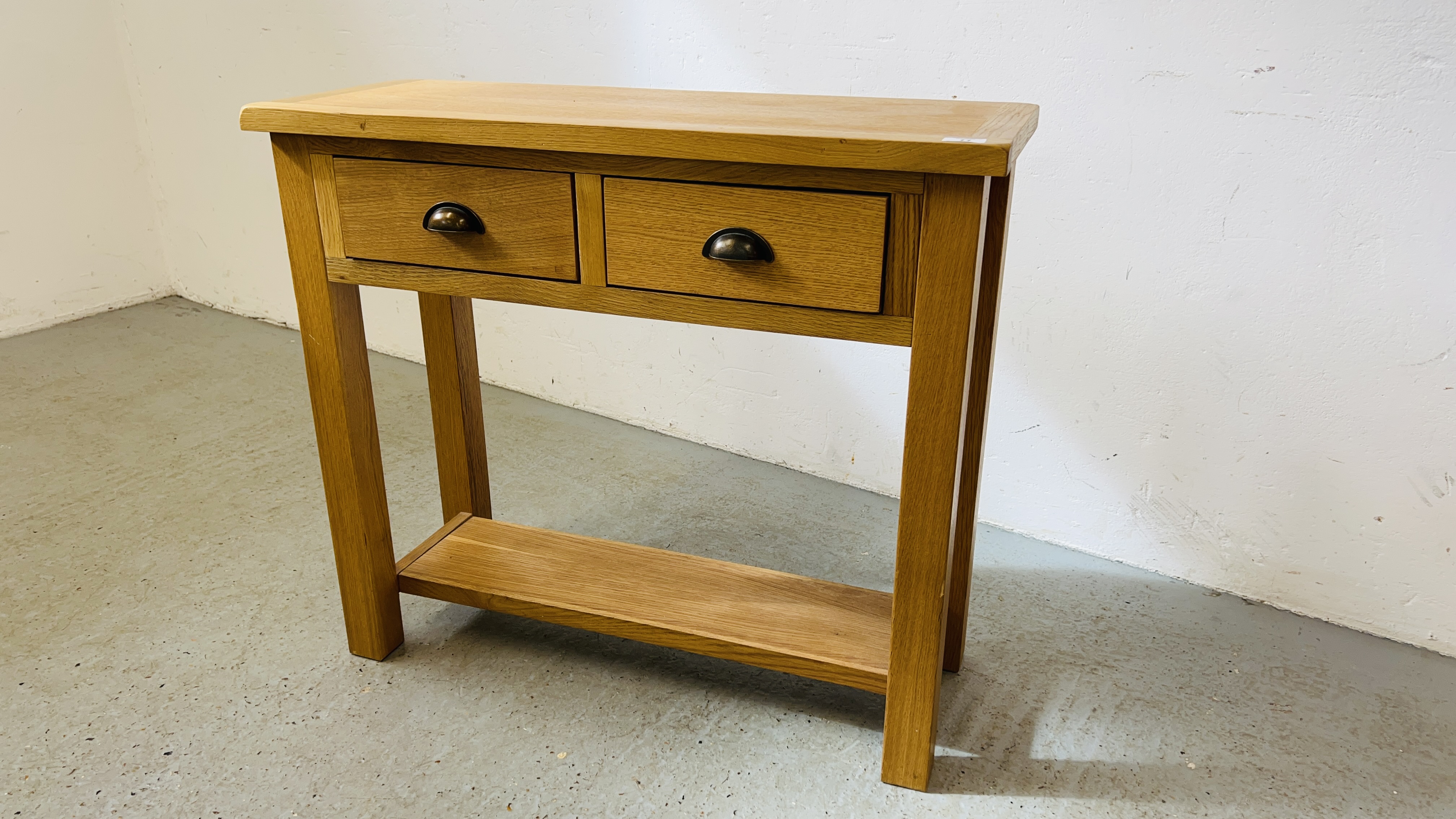 MODERN OAK FINISH WILTSHIRE COMPANY 2 DRAWER SIDE TABLE WITH SHELF BELOW - W 85CM. D 32CM. H 75CM.