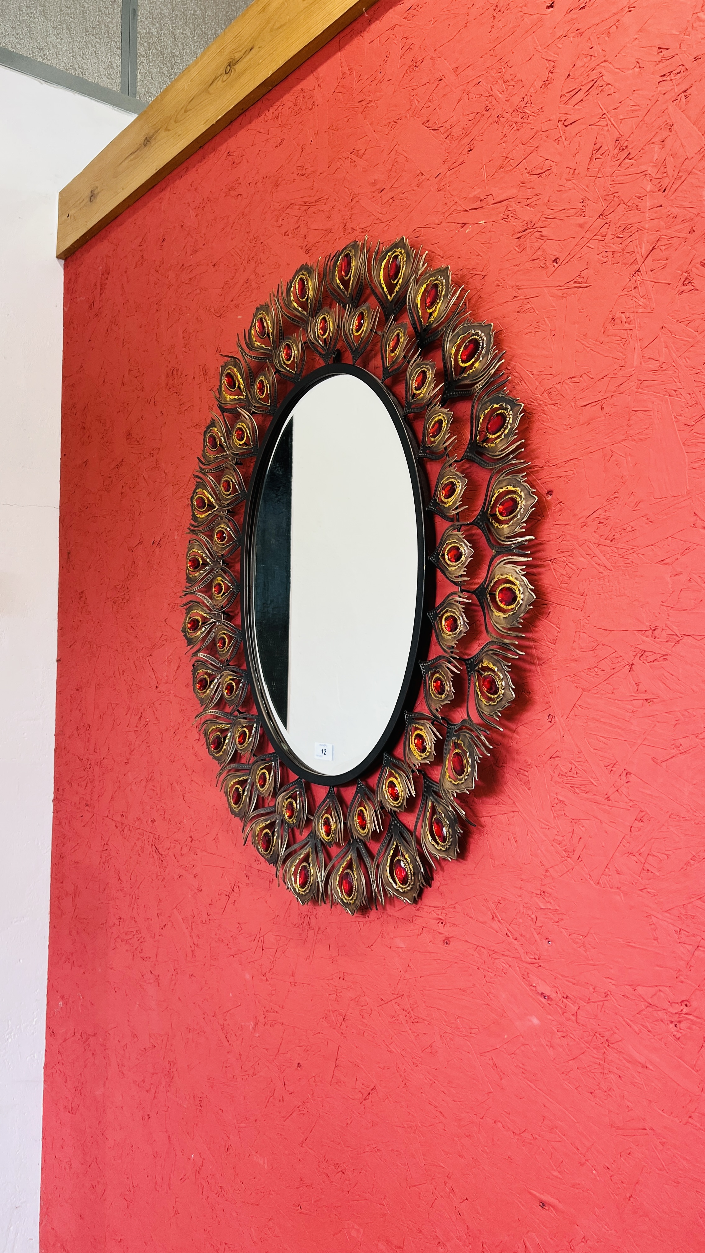 A MODERN DESIGNER METAL CRAFT OVAL WALL MIRROR OF PEACOCK FEATHER DESIGN - Image 4 of 4