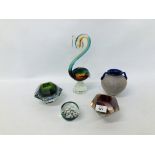 COLLECTION OF STUDIO GLASS TO INCLUDE A BIRD ORNAMENT AND PAPERWEIGHT ALONG WITH TWO MURANO STYLE