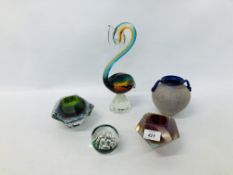 COLLECTION OF STUDIO GLASS TO INCLUDE A BIRD ORNAMENT AND PAPERWEIGHT ALONG WITH TWO MURANO STYLE