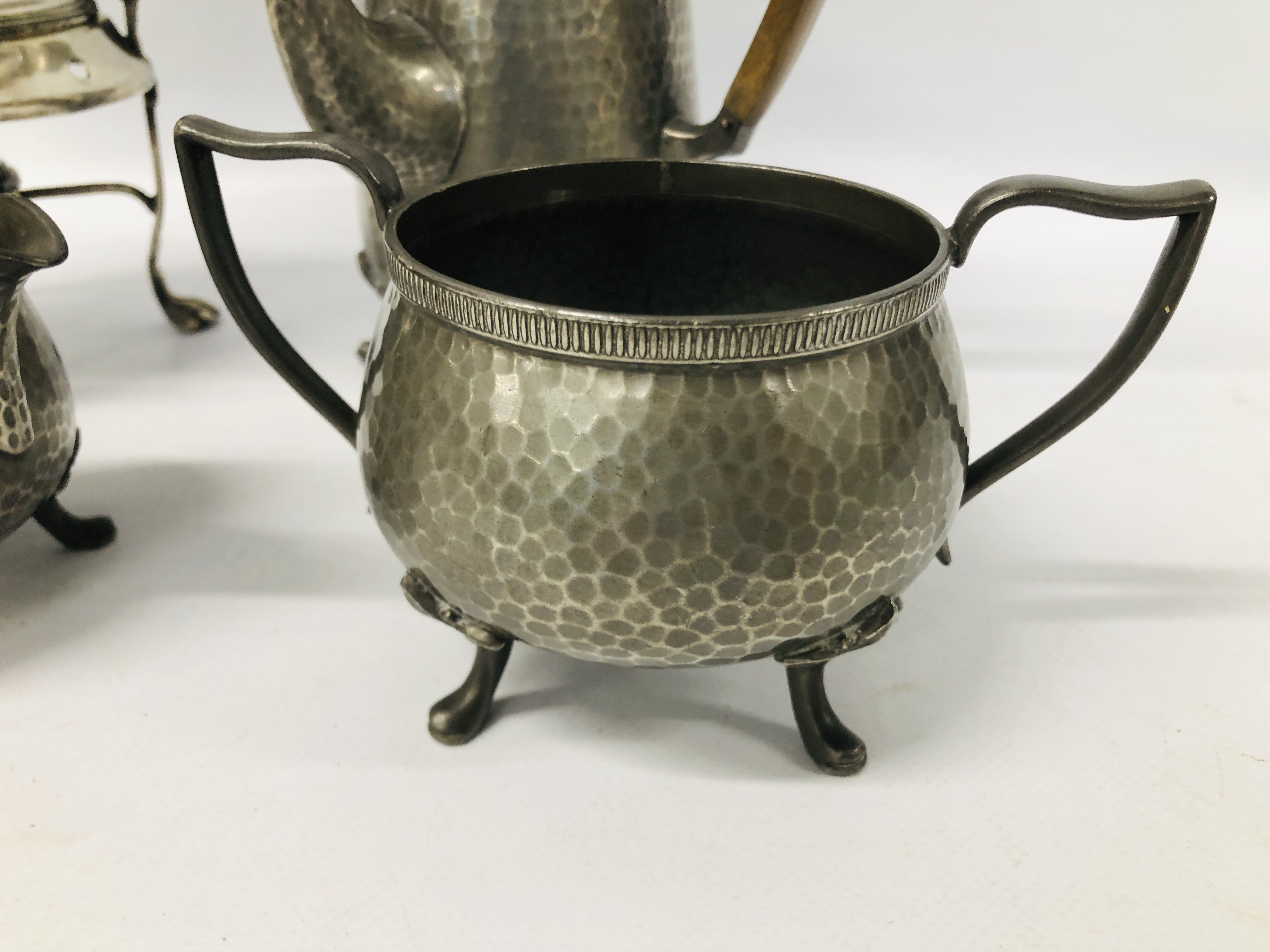 VINTAGE SILVER PLATED SPIRIT KETTLE ALONG WITH A VINTAGE 3 PIECE ARTS AND CRAFTS DON PEWTER TEASET - Image 3 of 6