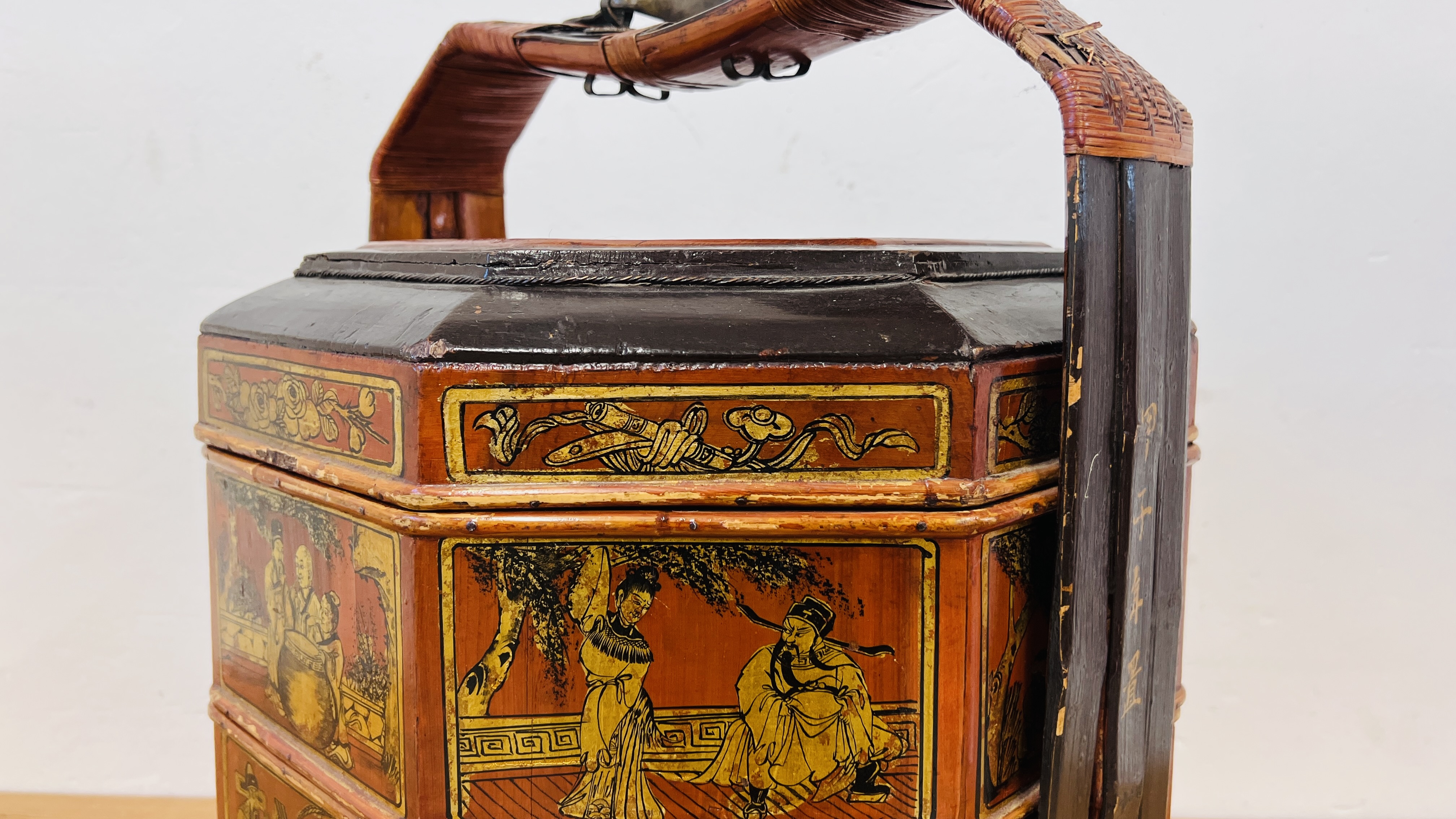 A HIGHLY DECORATIVE GILT DECORATED AND LACQUERED CHINESE WEDDING BASKET - HEIGHT 62CM. - Image 6 of 12