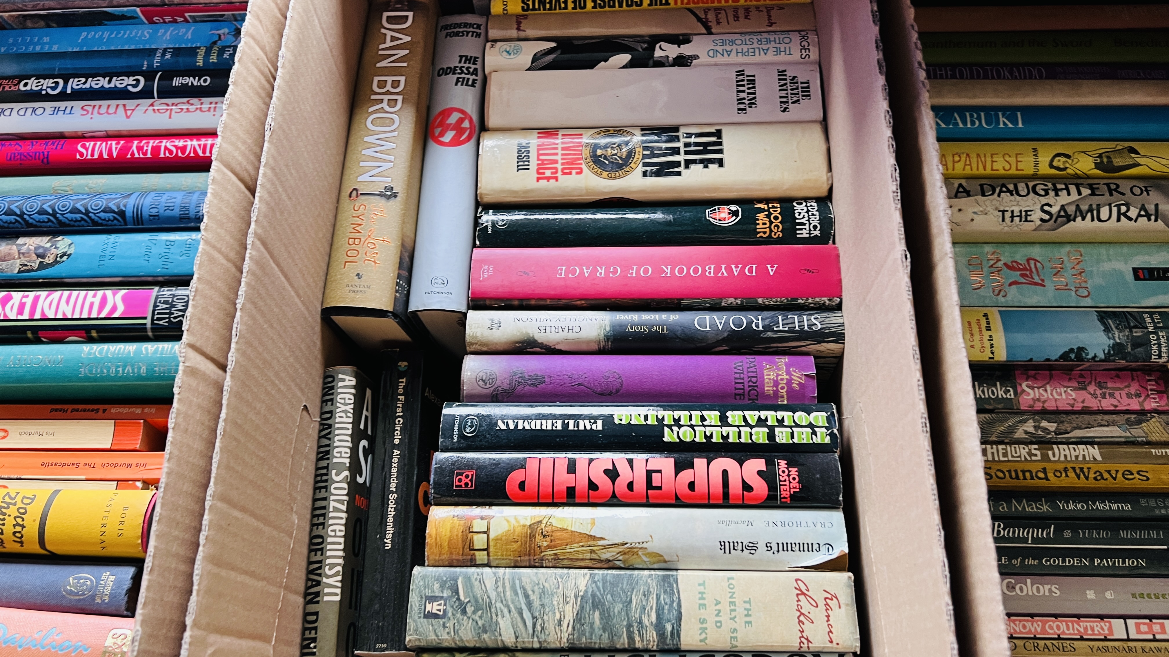 20 BOXES OF ASSORTED BOOKS - AS CLEARED TO INCLUDE NOVELS, REFERENCE, JAPANESE AND ORIENTAL BOOKS. - Image 14 of 21