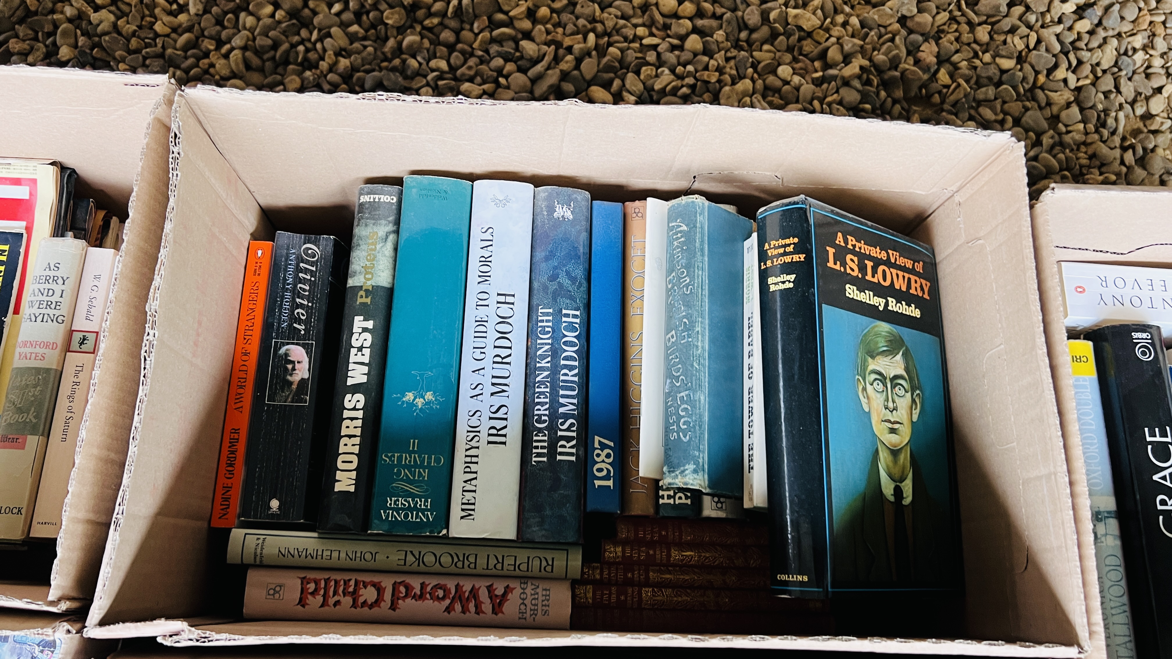 23 BOXES OF ASSORTED BOOKS - AS CLEARED TO INCLUDE NOVELS AND REFERENCE. - Image 20 of 24