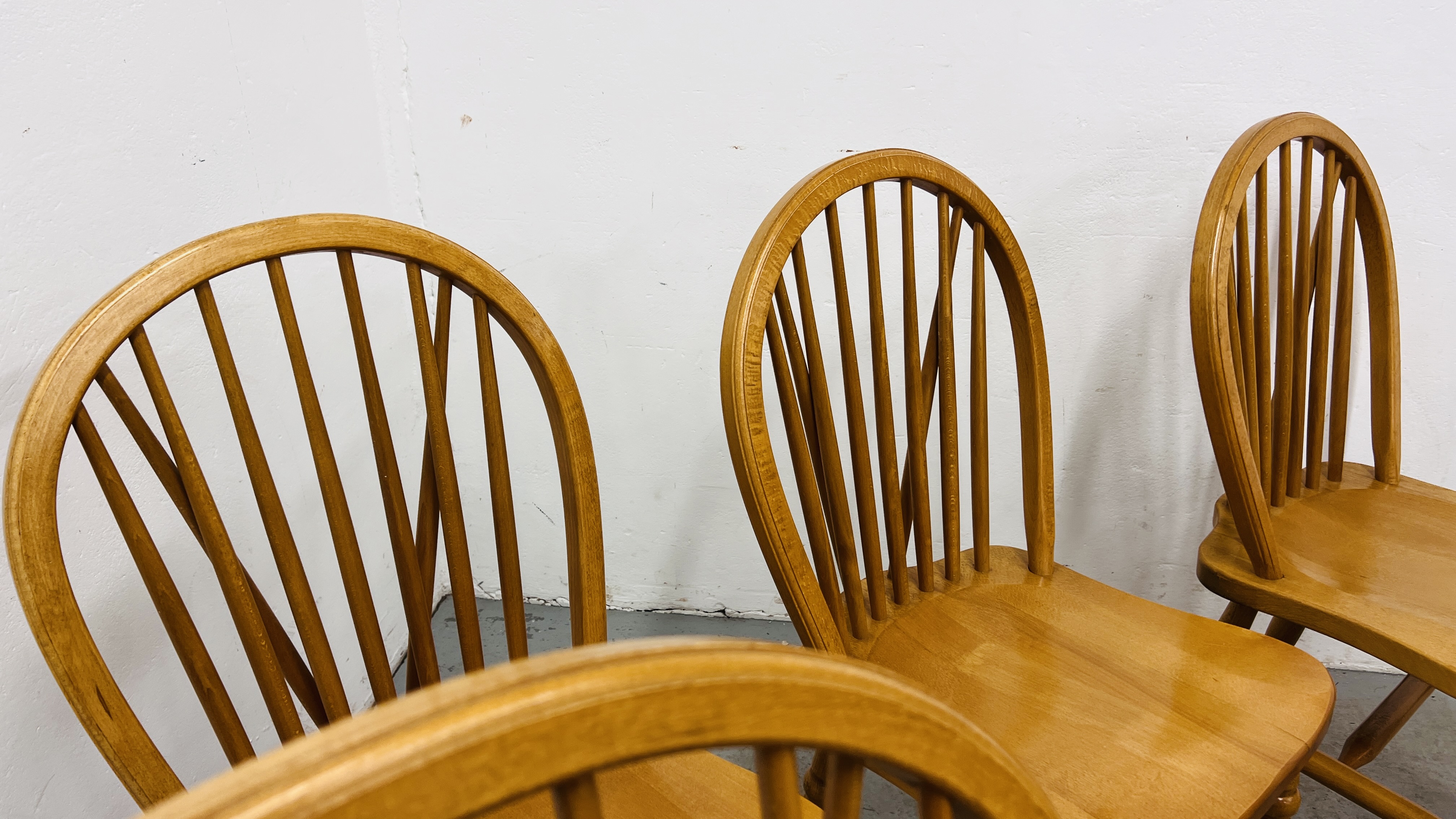 A SET OF SIX SOLID BEECH WOOD KITCHEN CHAIRS (4 X SIDE, - Image 11 of 17