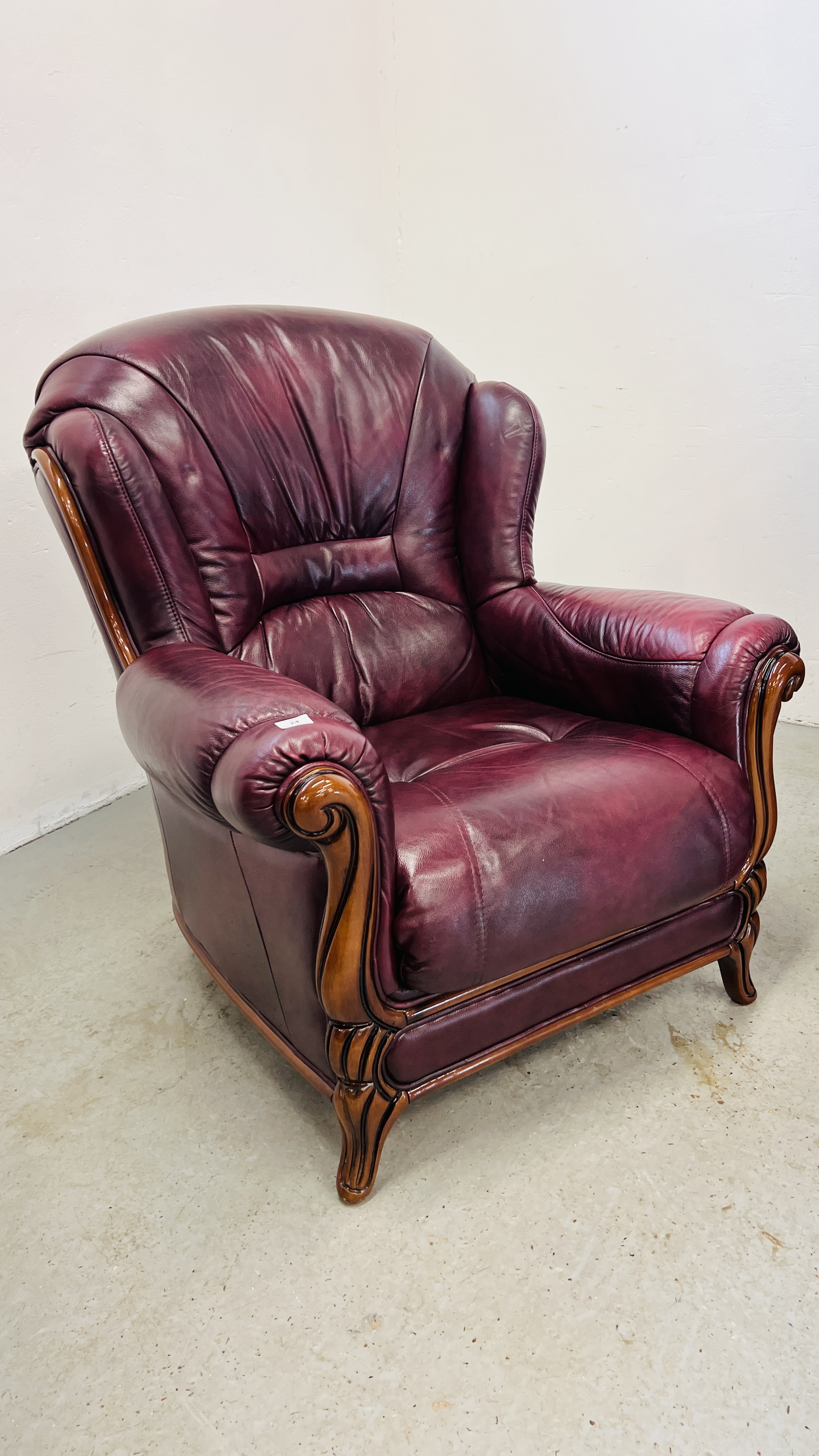 A PAIR OF GOOD QUALITY MODERN OXBLOOD LEATHER UPHOLSTERED EASY CHAIRS. - Image 3 of 8