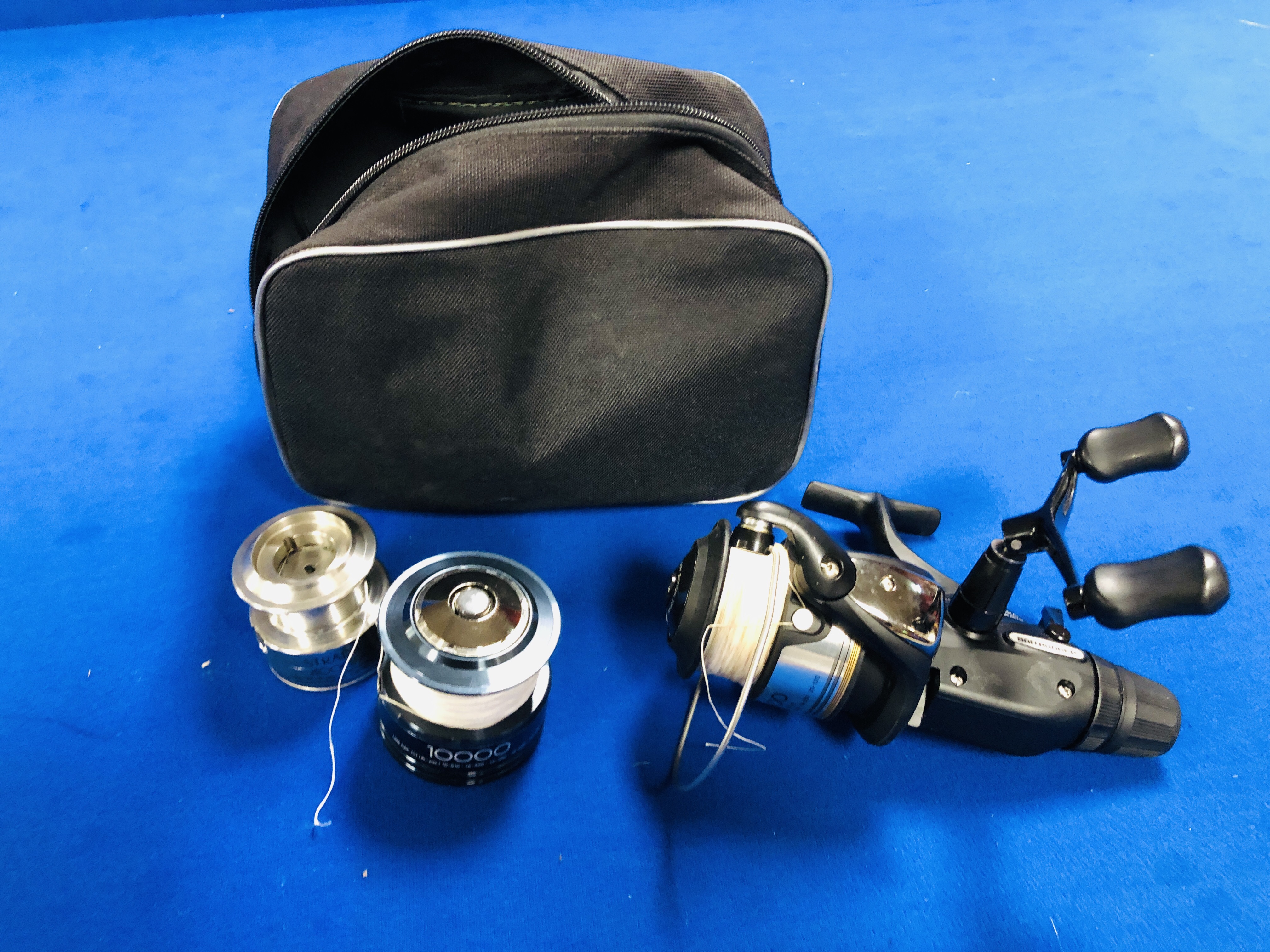 A BAIT RUNNER ST 6000 RA REEL WITH 2 SPARE SPOOLS AND BAG